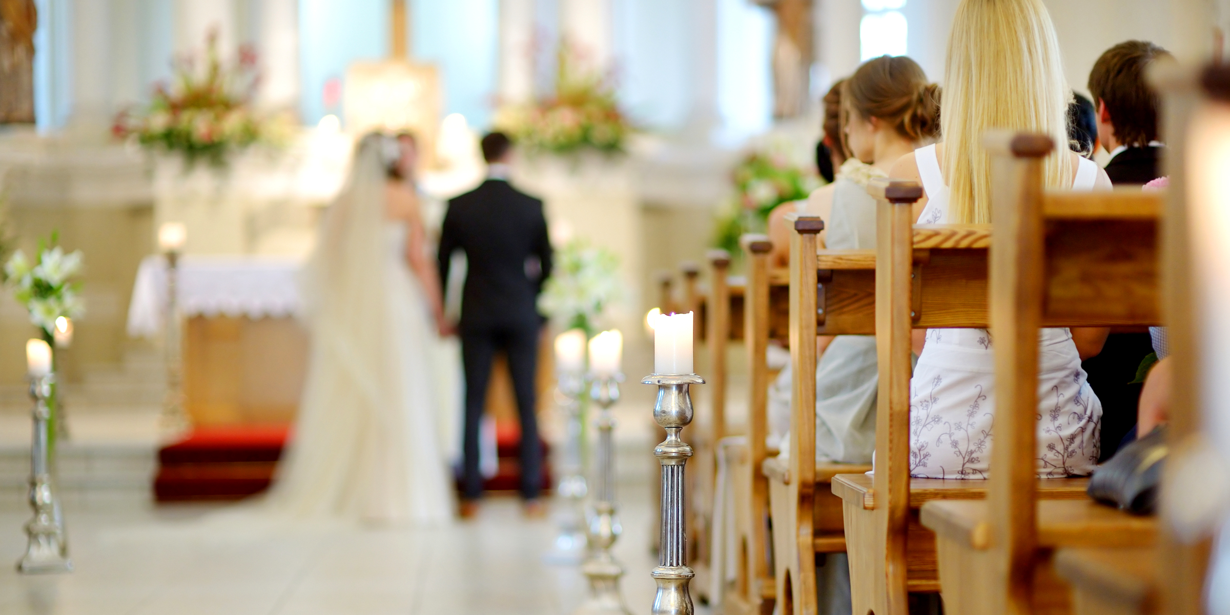 Novios en el altar | Foto: Shutterstock
