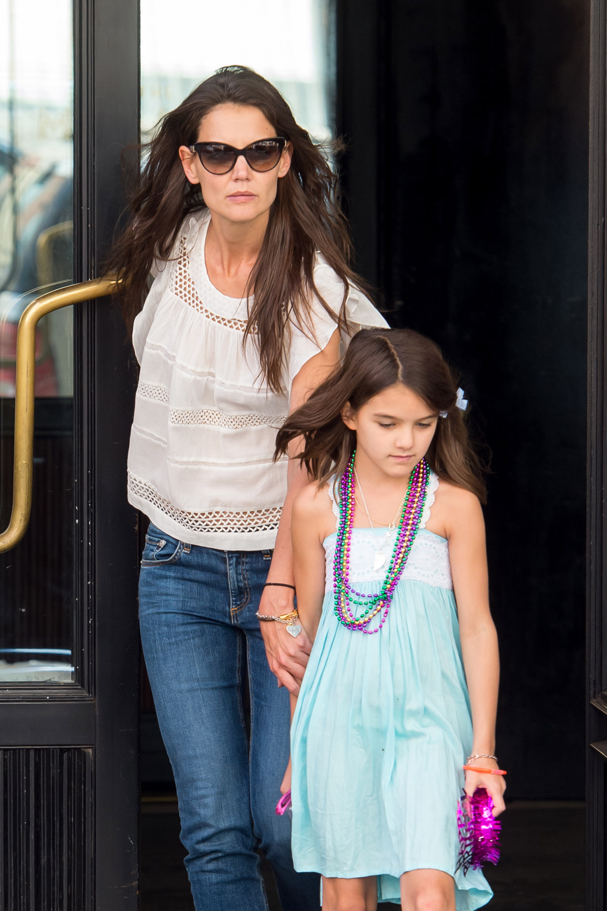 Katie Holmes y Suri Cruise celebran el noveno cumpleaños de la niña en el Gilded Lily de Nueva York, el 18 de abril de 2015 | Foto: Getty Images