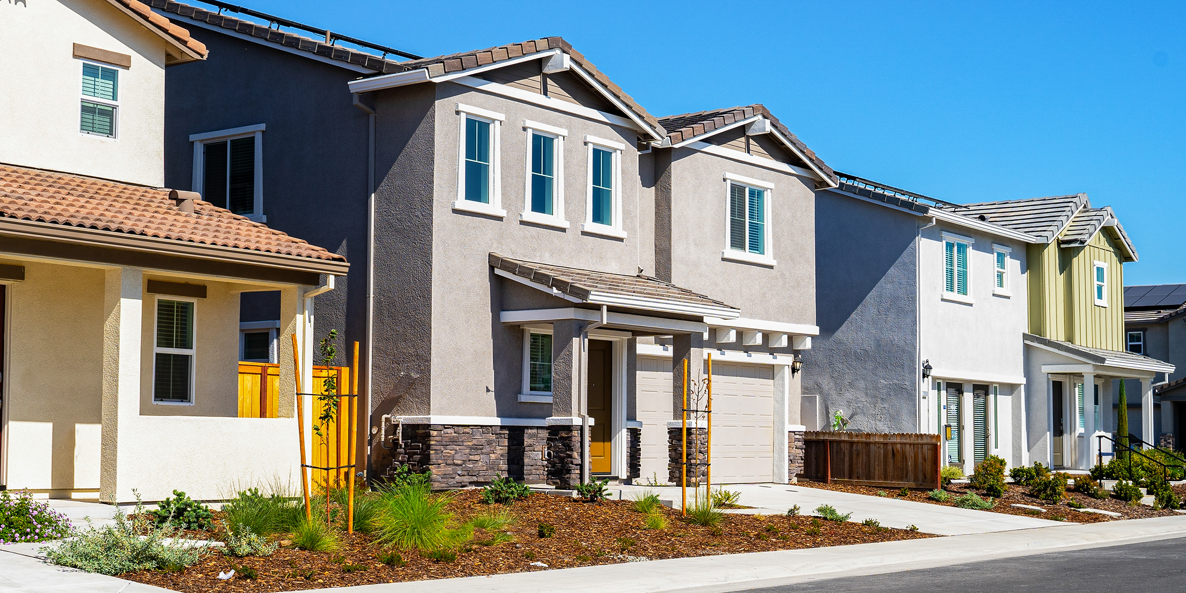 Casas de la gente en la calle | Fuente: Shutterstock