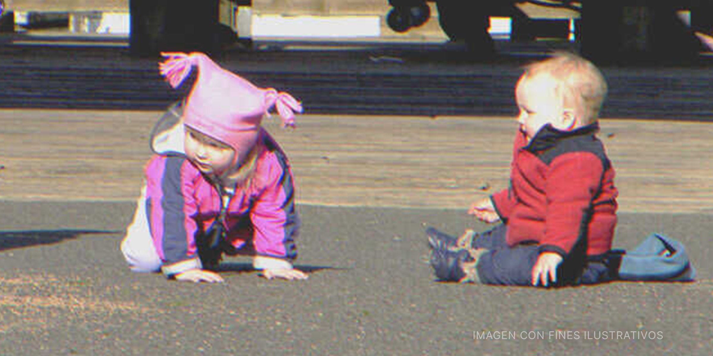 Bebés sobre el pavimento. | Foto: Flickr.com/Laurel Fan (CC BY-SA 2.0)