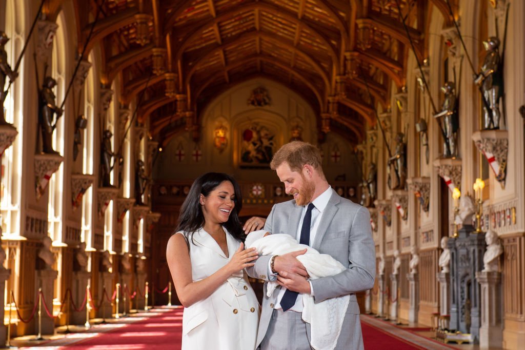 Meghan y Harry presentando al bebé de Sussex, 8 de mayo de 2019. | Getty Images
