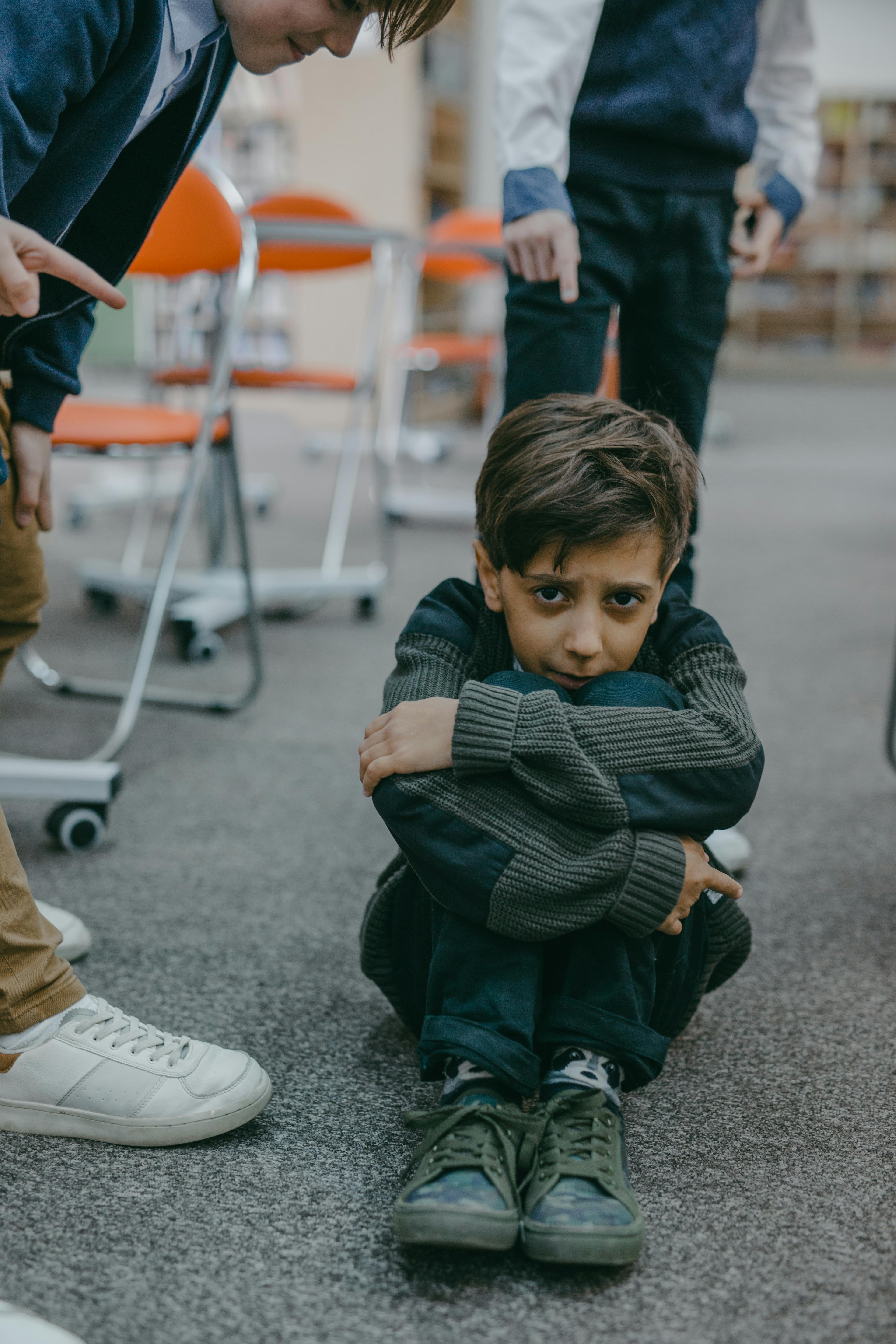 Un niño triste acosado en la escuela | Fuente: Pexels