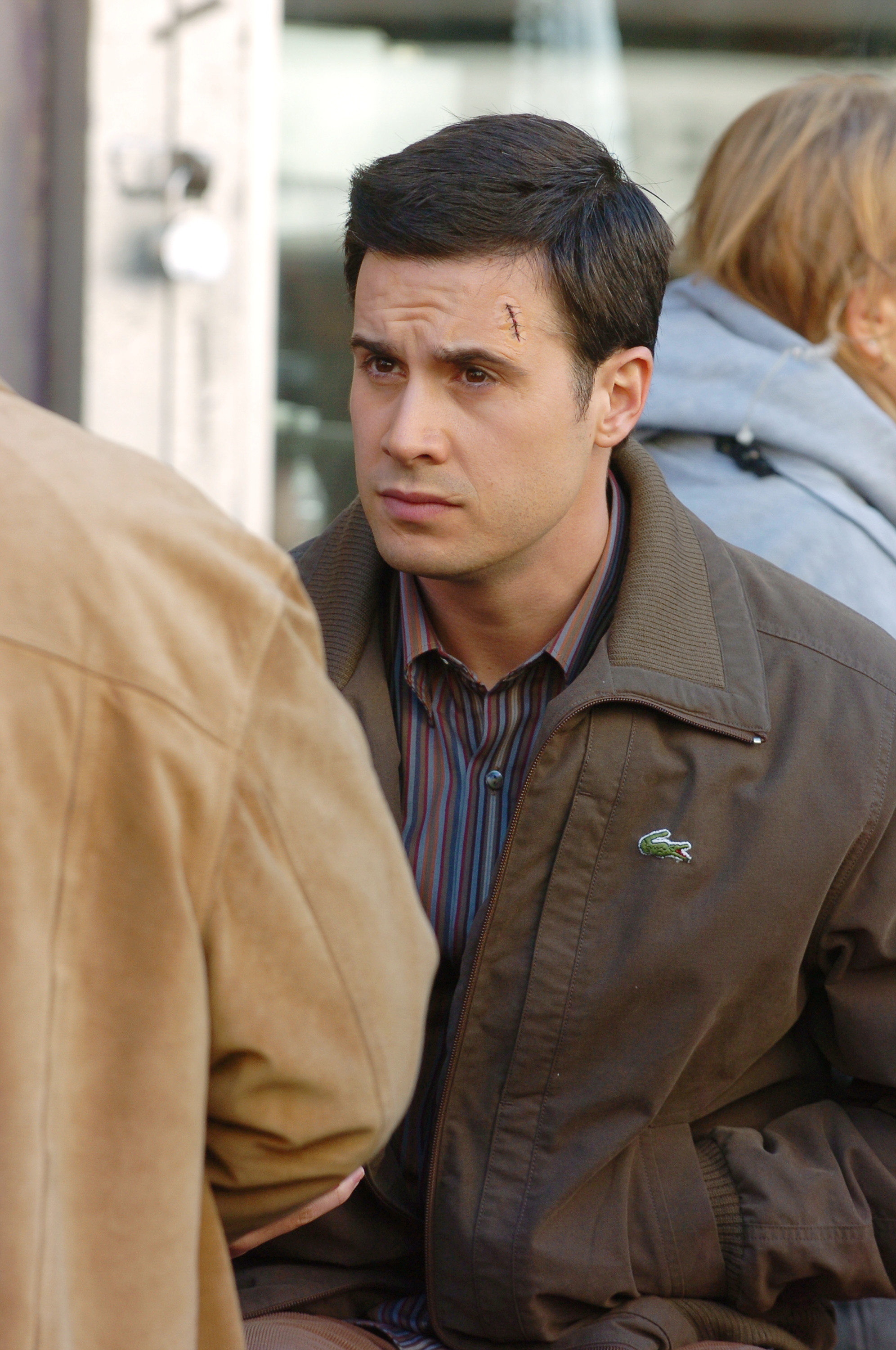 Freddie Prinze Jr. en el plató de "Nailed Right In", 2004 | Fuente: Getty Images