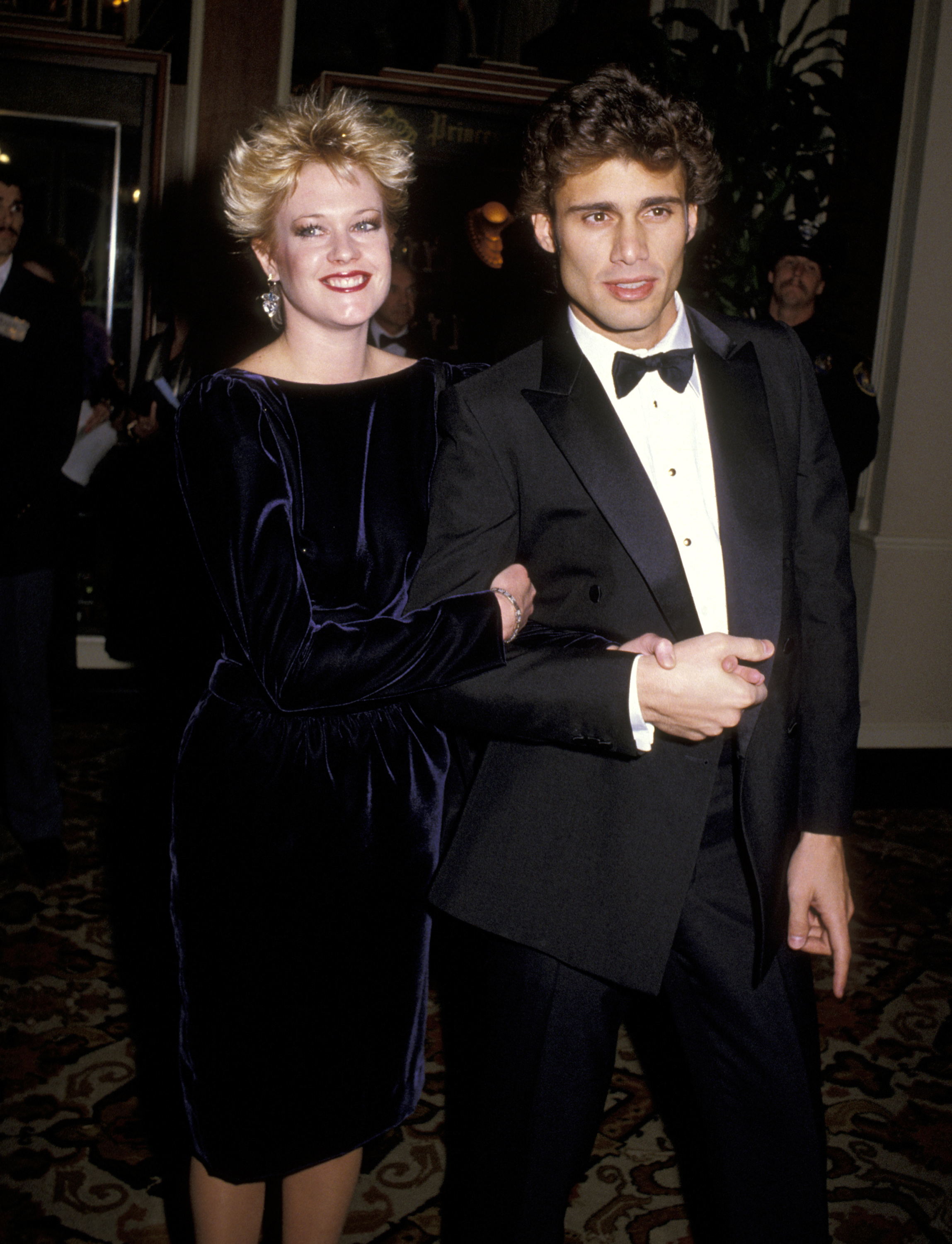 Steven Bauer y Melanie Griffith en la 42 edición de los Globos de Oro, el 26 de enero de 1985. | Fuente: Getty Images