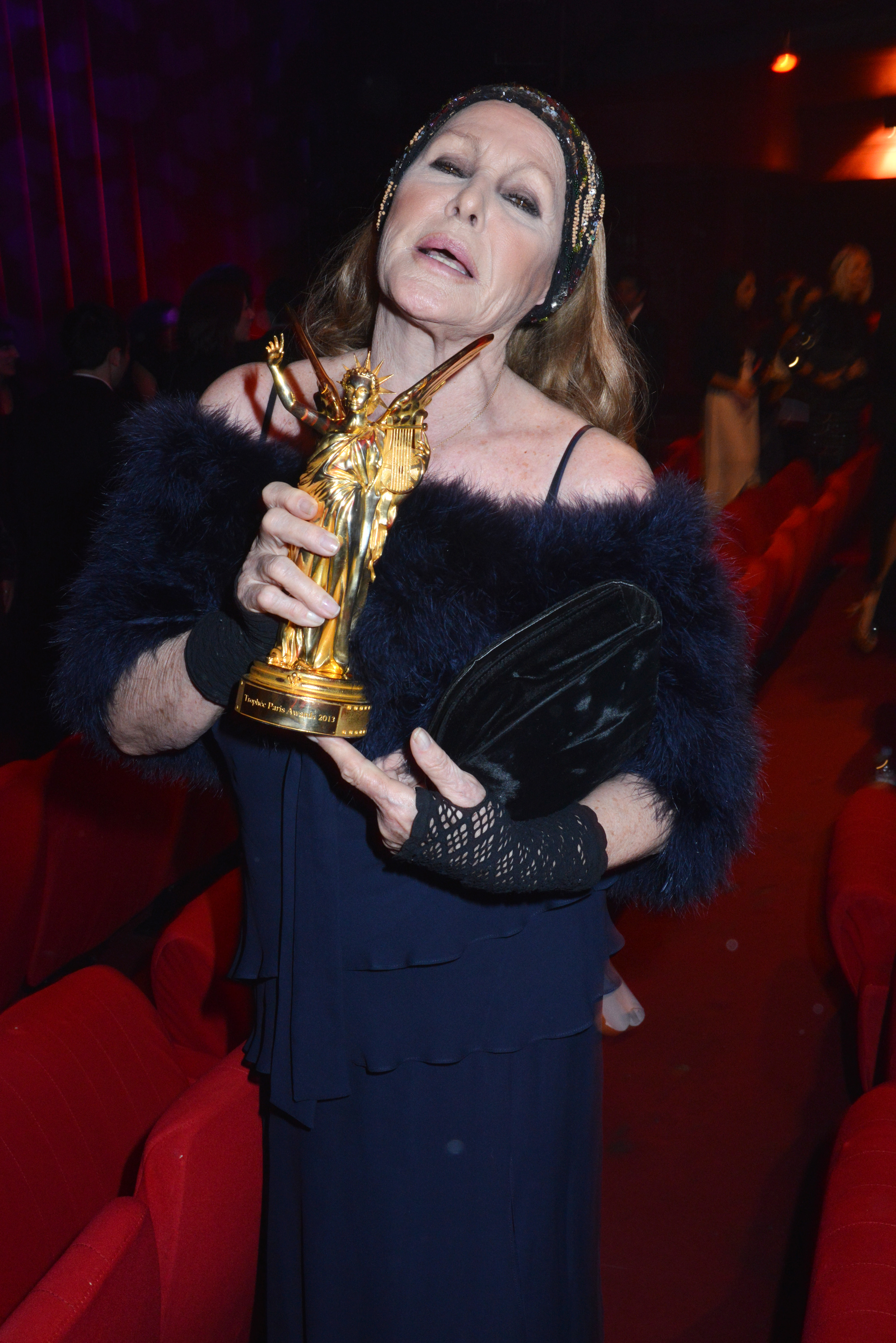 Ursula Andress asiste a la ceremonia de entrega de los premios Trophee De Paris en París, Francia, el 14 de febrero de 2013. | Fuente: Getty Images