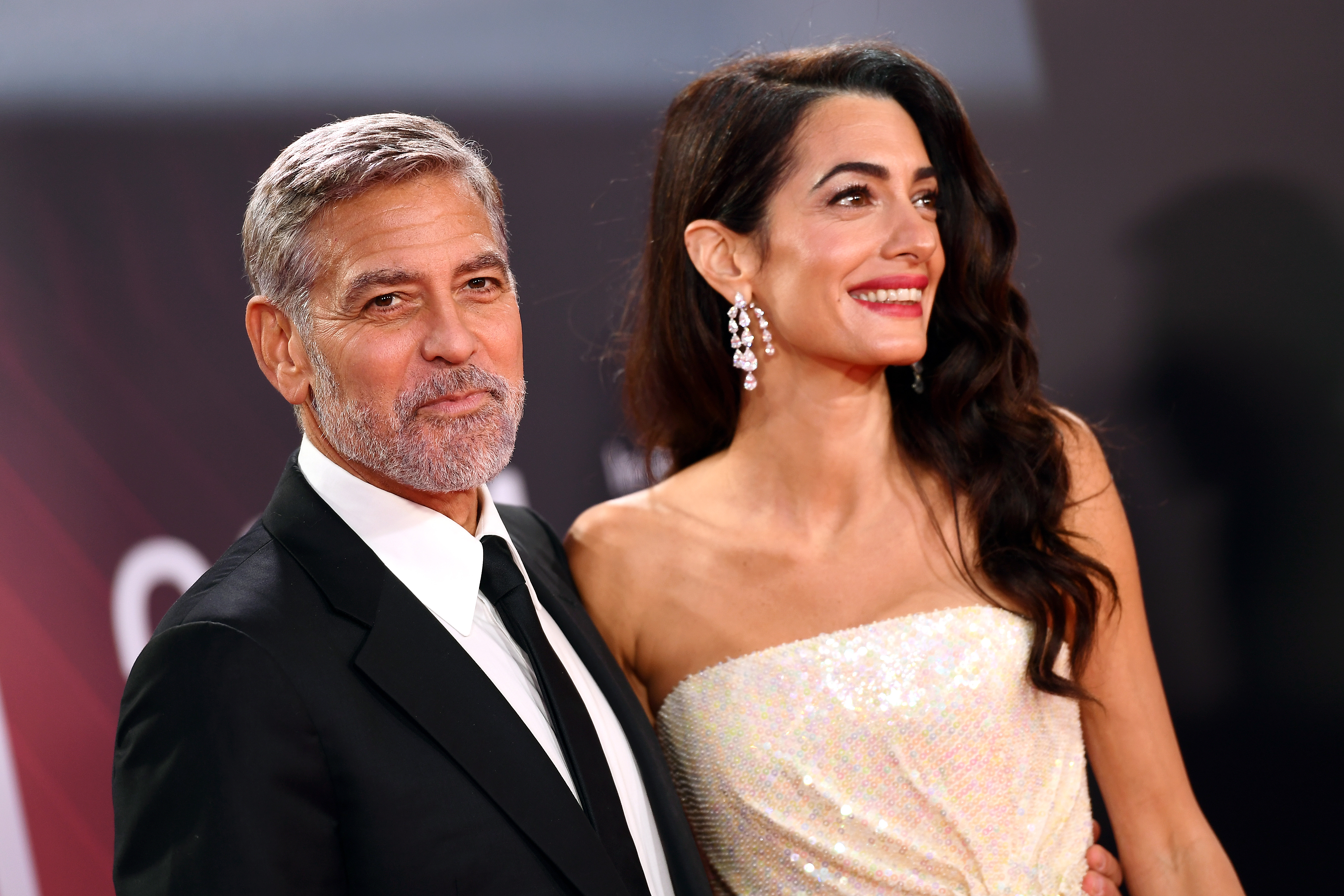 George y Amal Clooney asisten al estreno de "The Tender Bar" durante el 65º BFI London Film Festival en The Royal Festival Hall el 10 de octubre de 2021 en Londres, Inglaterra | Foto: Getty Images