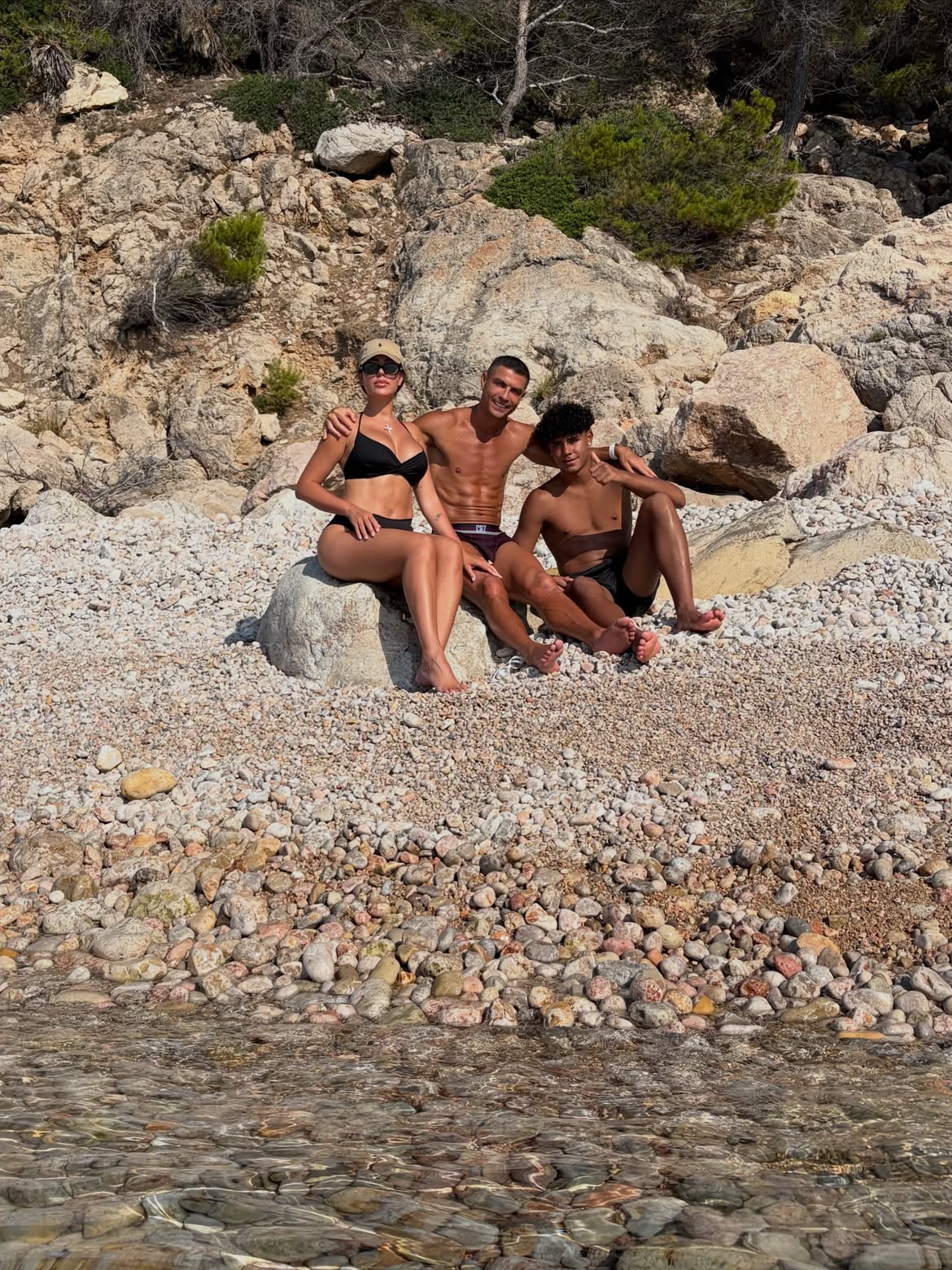 Georgina Rodríguez, Cristiano Ronaldo y su hijo, Cristiano Ronaldo Jr. | Fuente: Instagram/georginagio