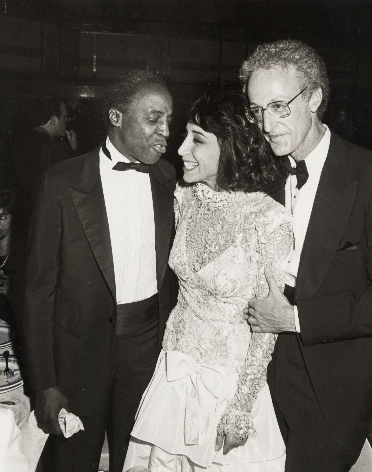 Robert Guillaume, Didi Conn y David Shire en la 38ª edición de los Premios Tony, el 3 de junio de 1984, en Nueva York. | Fuente: Getty Images