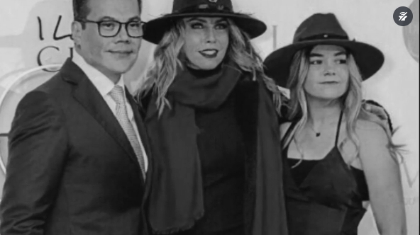 Camila acompaña a su madre a un evento. | Foto: instagram.com/sabineoficial