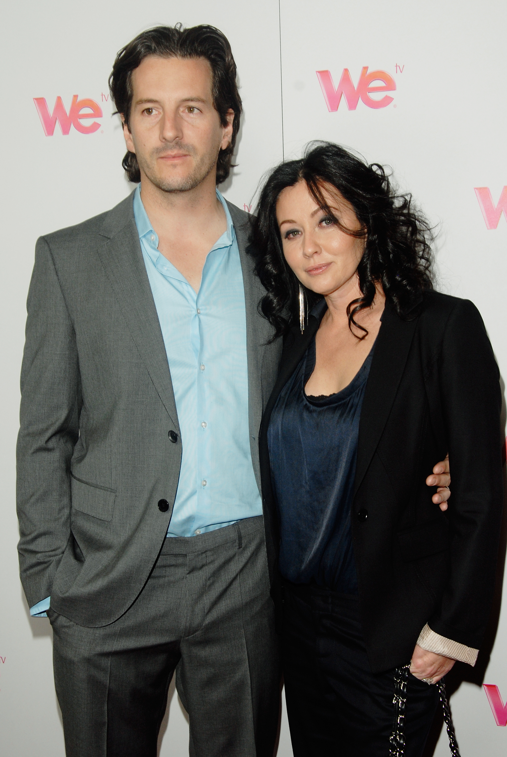 Kurt Iswarienko y Shannen Doherty llegan a la cena de la gira de prensa de invierno de la TCA - We TV "Family Affair" en Pasadena, California, el 13 de enero de 2012. | Fuente: Getty Images