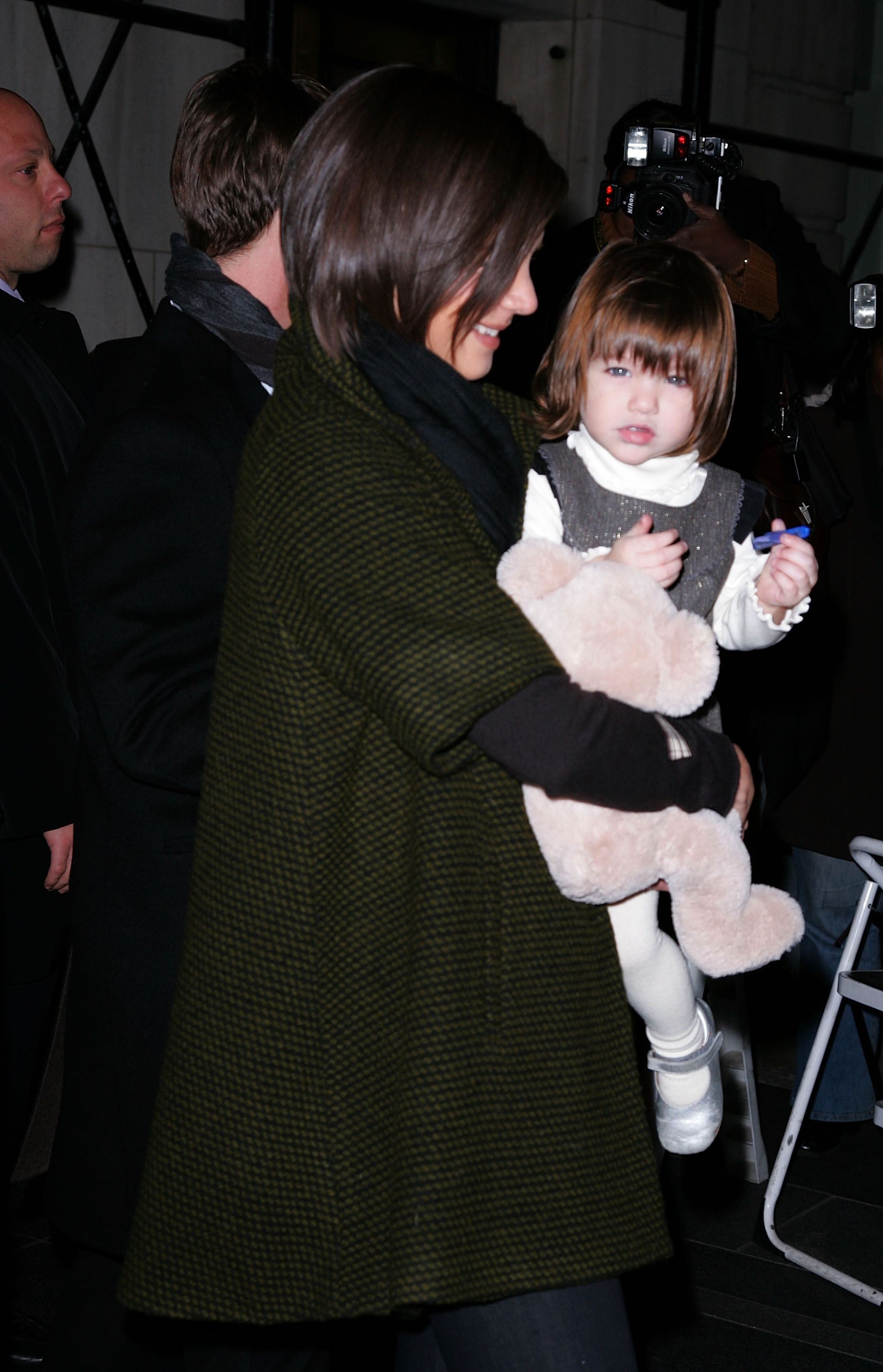 Katie Holmes y Suri Cruise vistas el 6 de noviembre de 2007 en Nueva York | Fuente: Getty Images