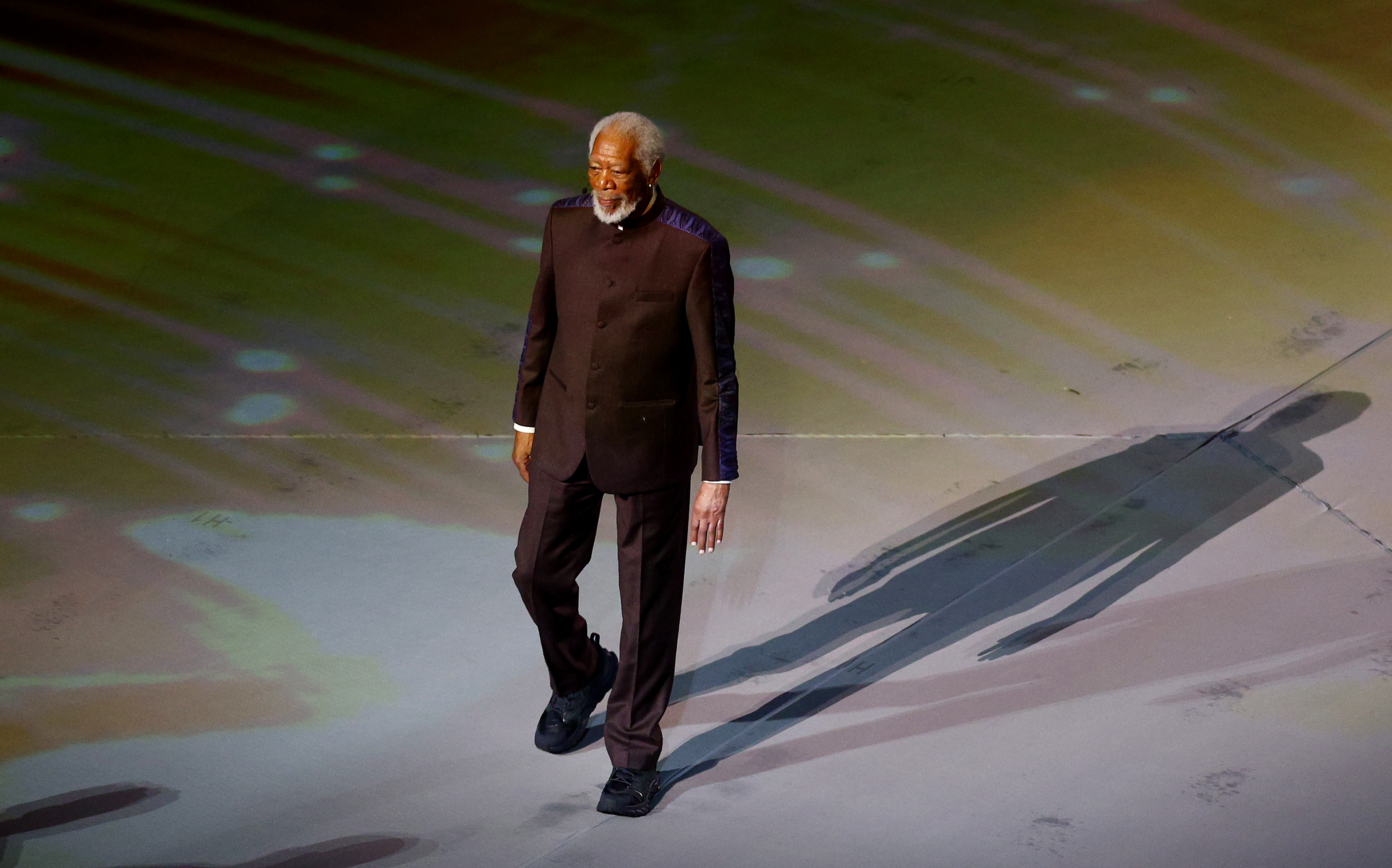 Morgan Freeman actúa durante la ceremonia de inauguración previa a la Copa Mundial de la FIFA Qatar 2022 en Al Khor, Qatar. | Fuente: Getty Images