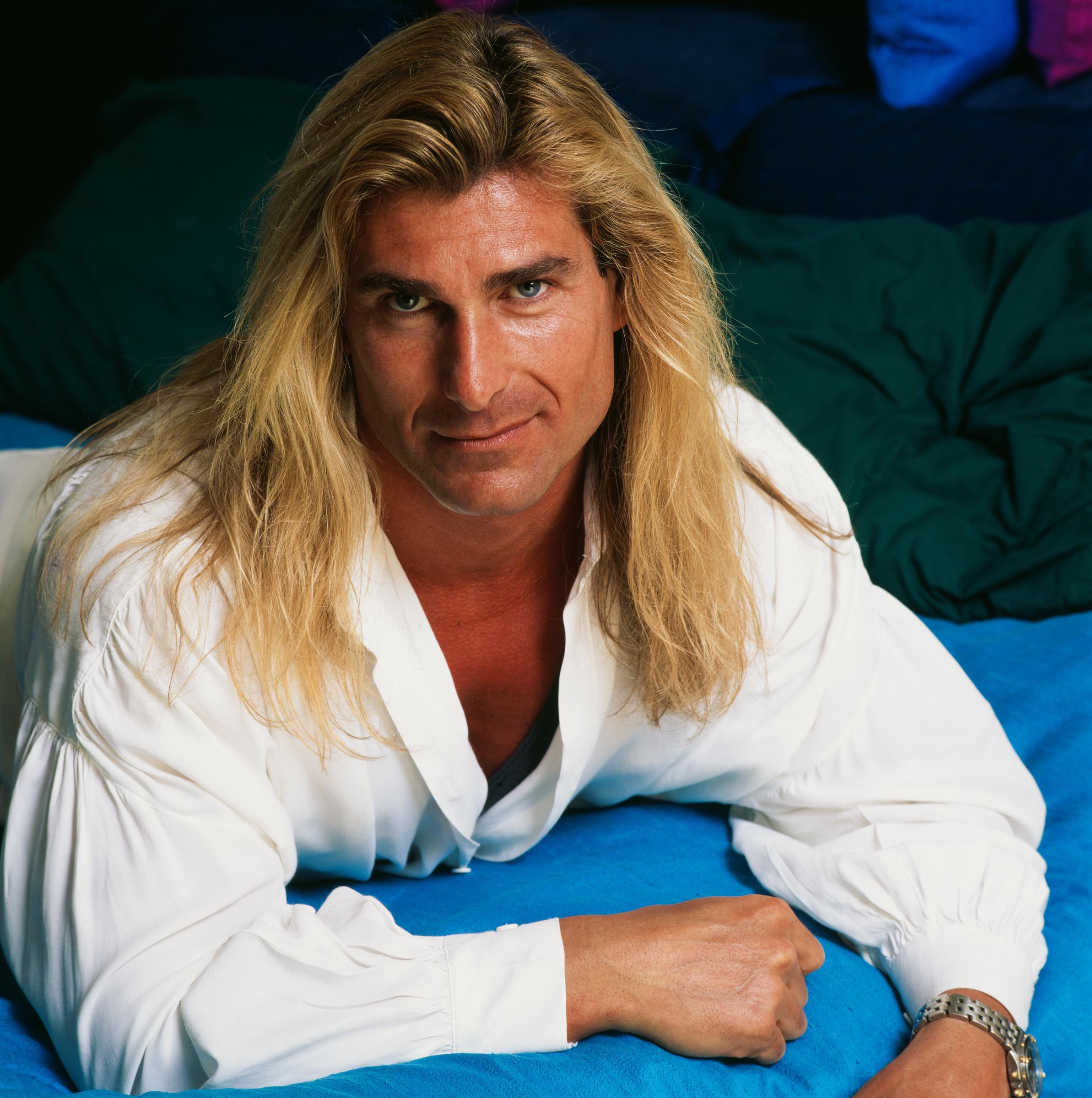 Una vez tuvo una acalorada discusión pública con el actor George Clooney. En esta foto, Fabio posó para un retrato allá por el año 2000. | Fuente: Getty Images