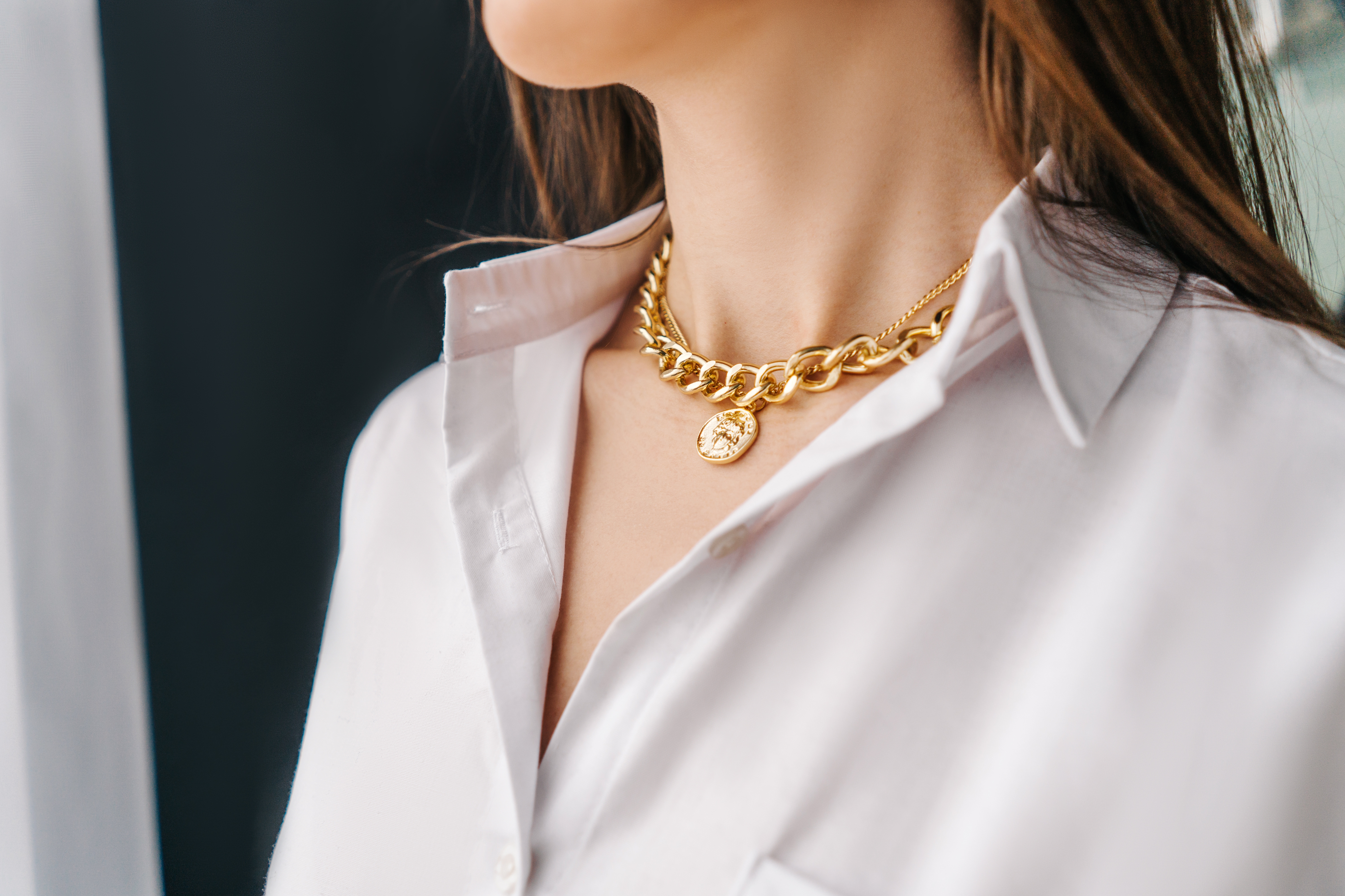 Mujer con un collar | Foto: Shutterstock