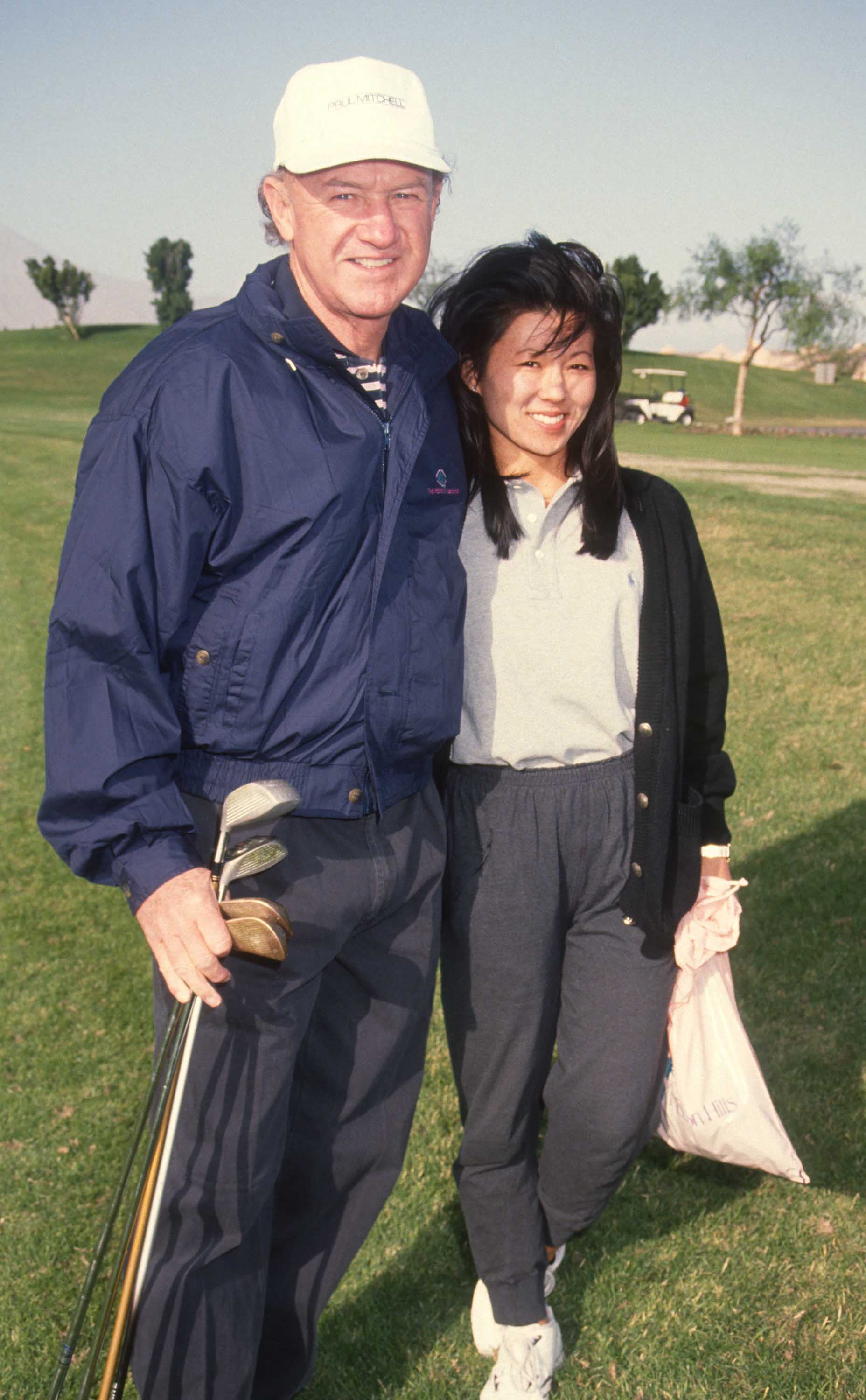 Gene Hackman y Betsy Arakawa aparecen en el Mission Hills Celebrity Sports Invitational, Rancho Mirage, California, el 30 de noviembre de 1991 | Fuente: Getty Images