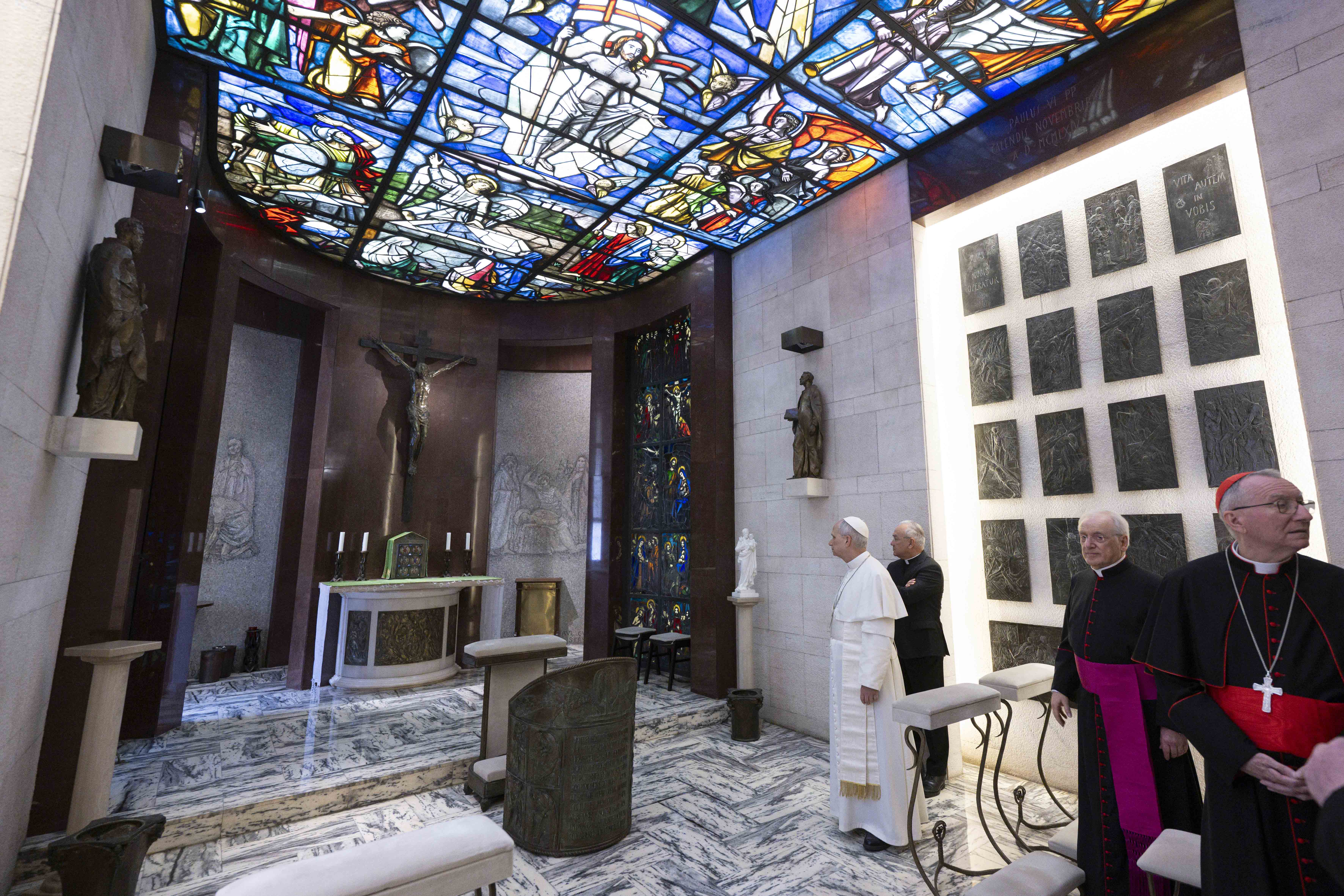 El papa León XIV visitando el apartamento papal en el Palacio Apostólico, el 12 de mayo de 2025, en la Ciudad del Vaticano. | Fuente: Getty Images