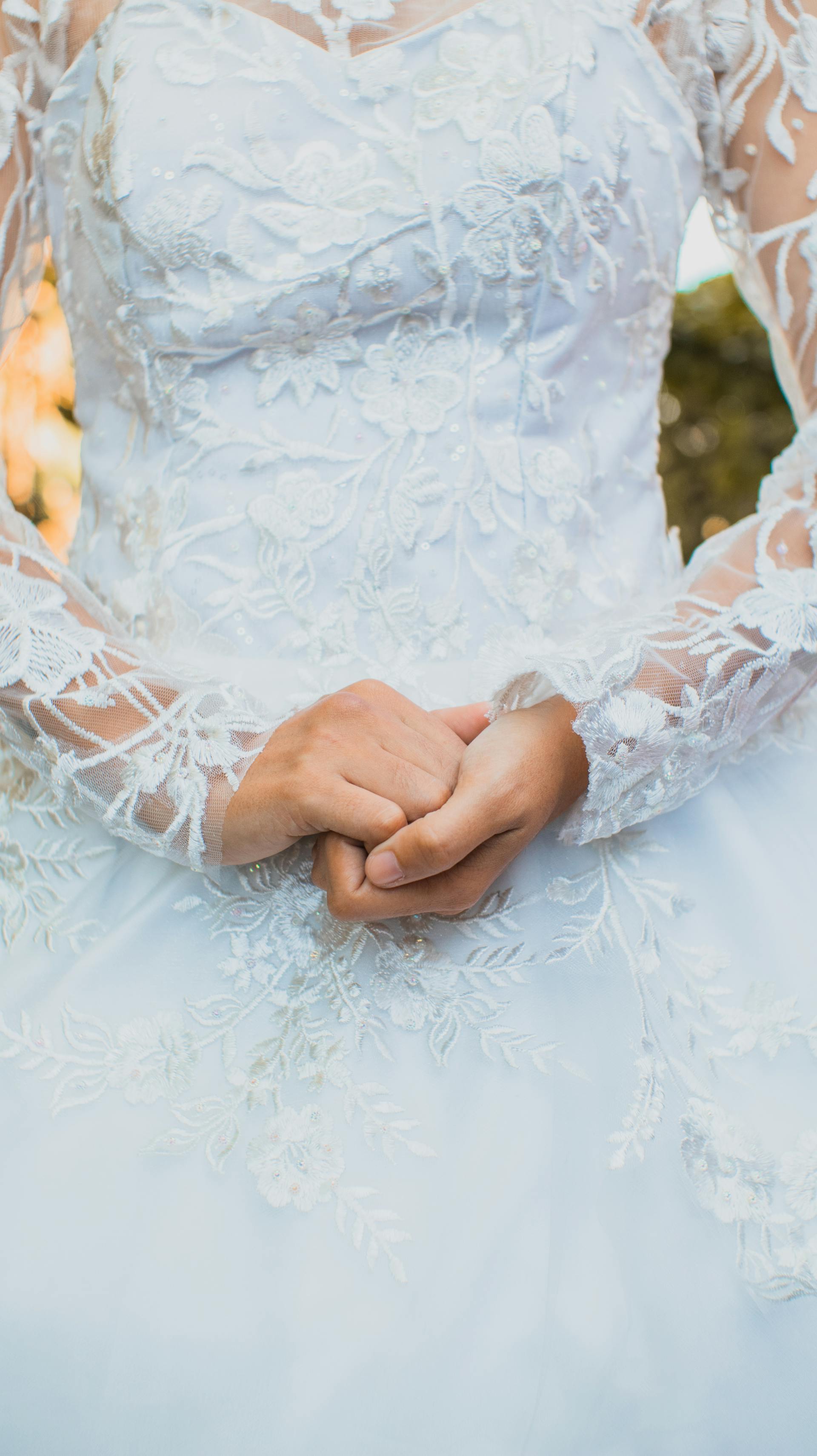 Una mujer con un vestido de novia blanco | Fuente: Pexels