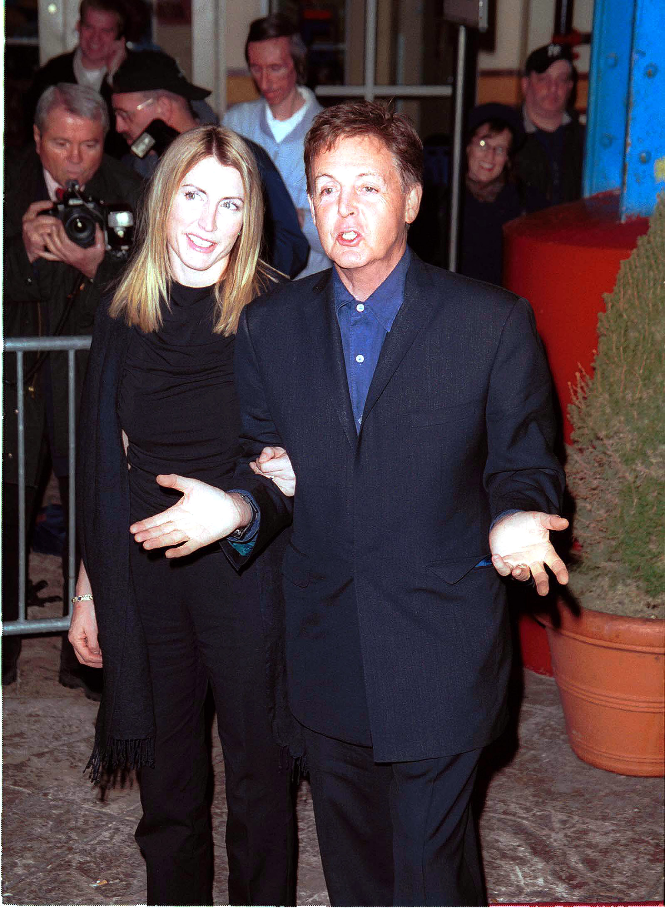Paul McCartney y Heather Mills asisten a la 5ª edición de los premios Media Spotlight el 28 de enero de 2002 en Nueva York | Foto: Getty Images