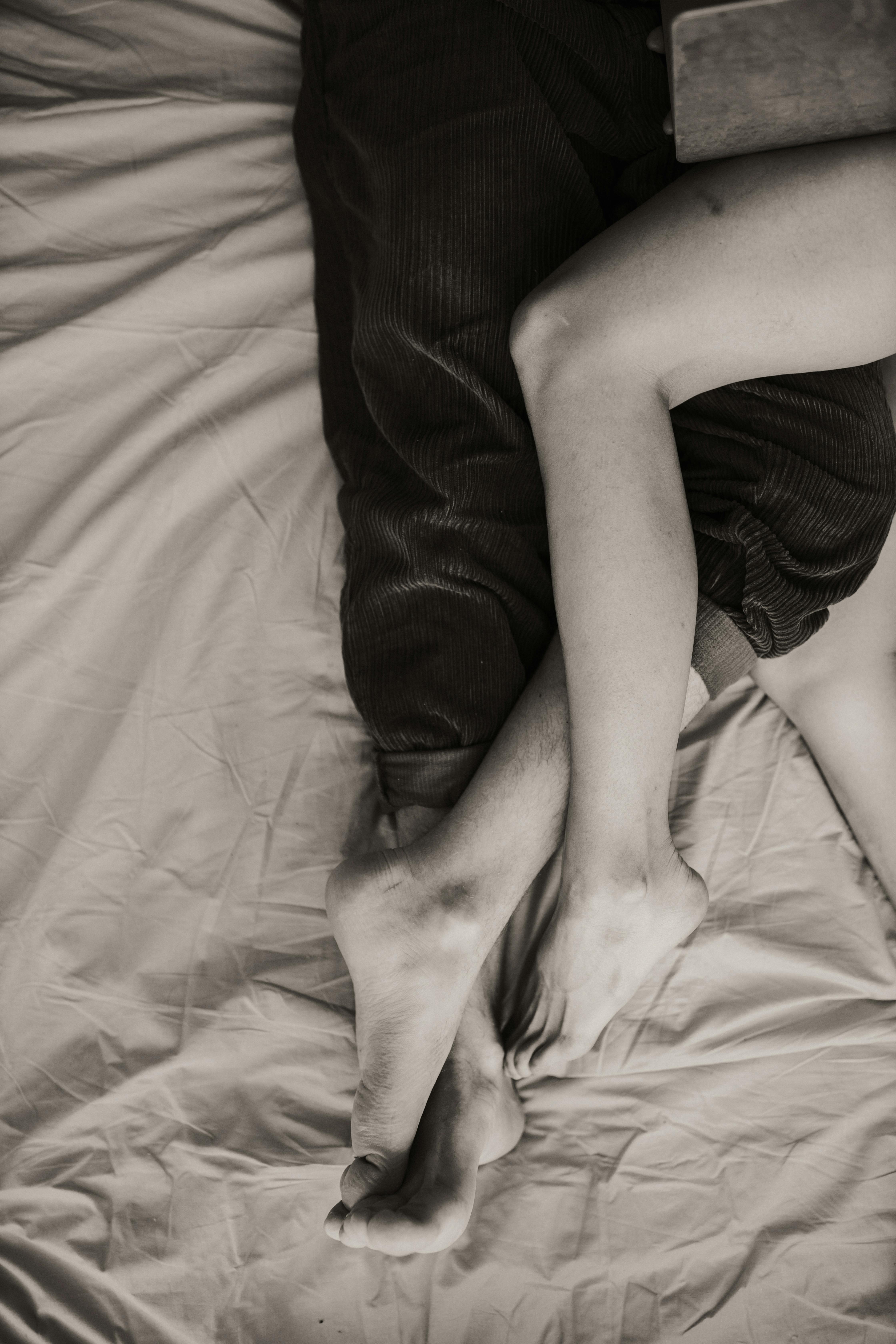 Una coppia a letto | Fonte: Pexels