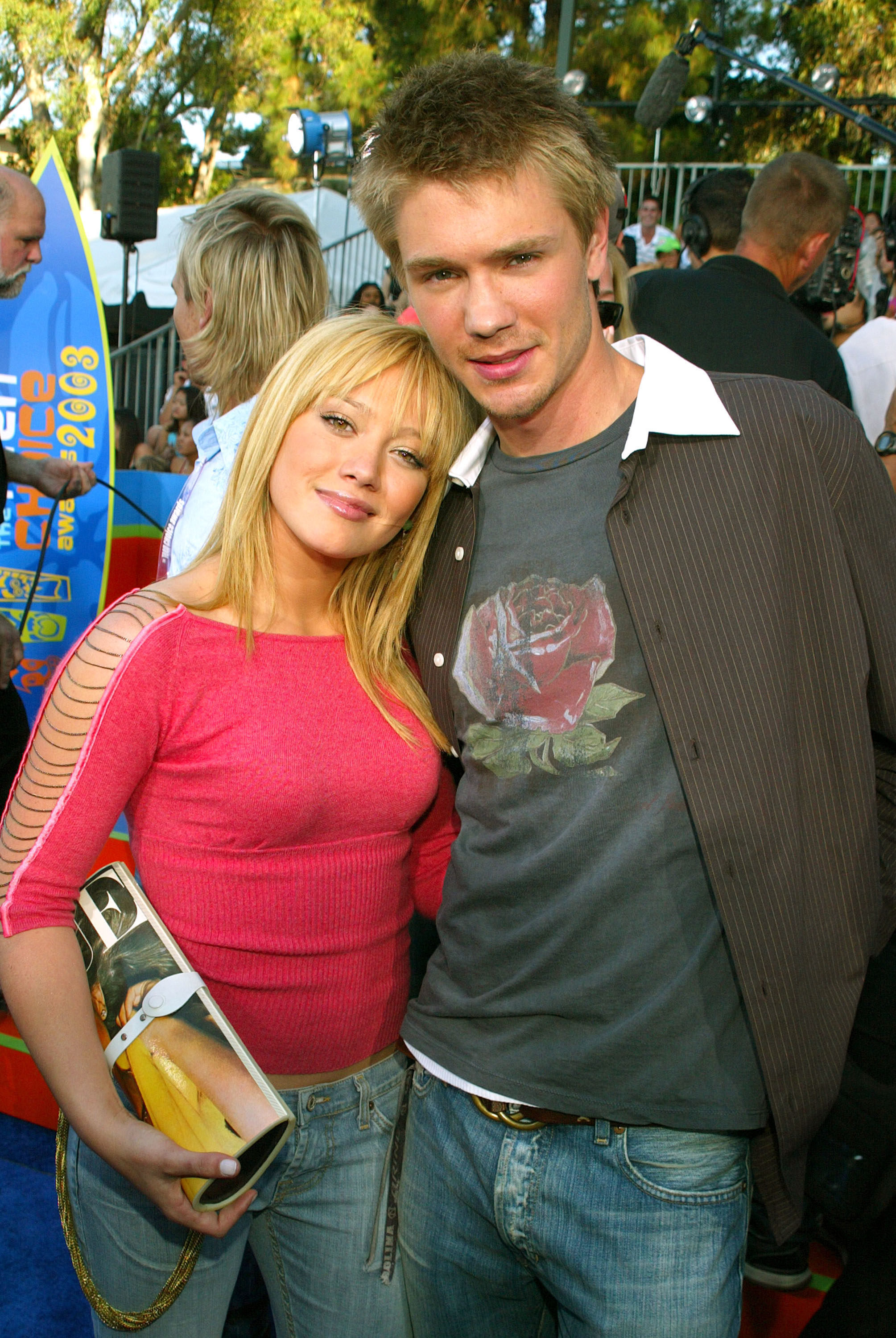 Hilary Duff y Chad Michael Murray en los Teen Choice Awards en Universal City, California, el 2 de agosto de 2003 | Fuente: Getty Images