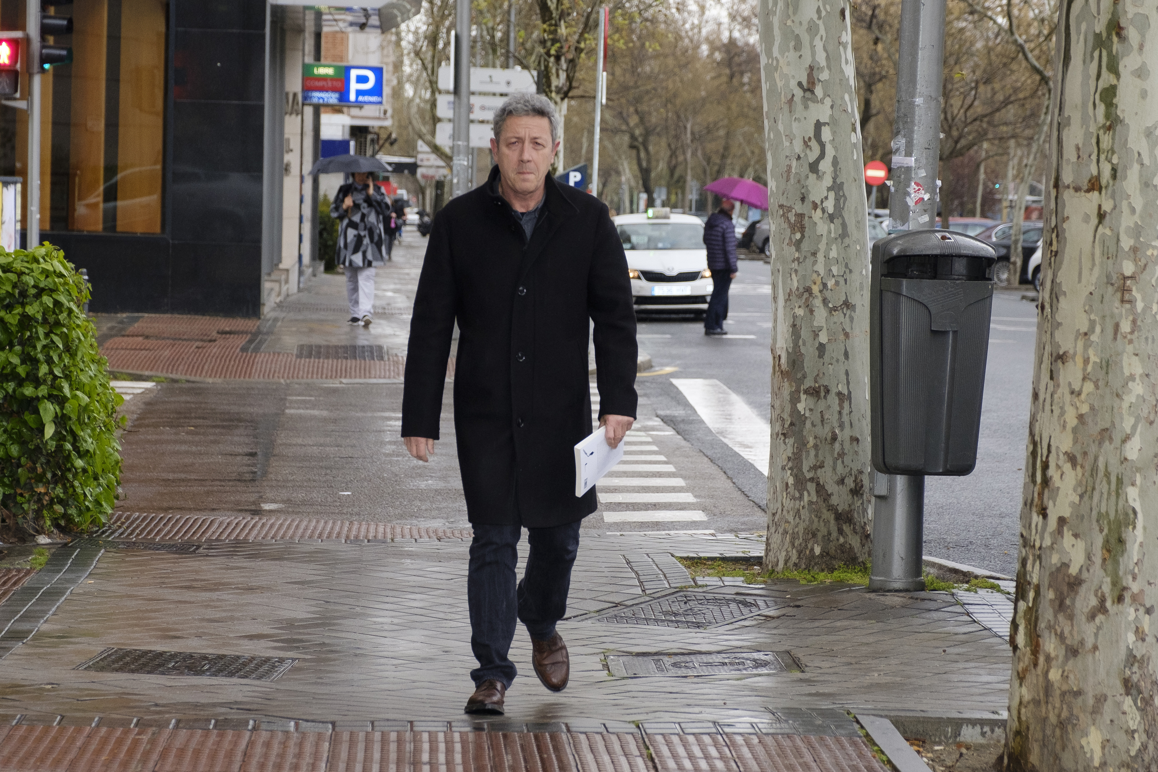 Alonso Guerrero, exmarido de la reina Letizia de España asiste a la rueda de prensa de "El amor de Penny Robinson" en la librería Le el 12 de abril de 2018 en Madrid, España. | Fuente: Getty Images