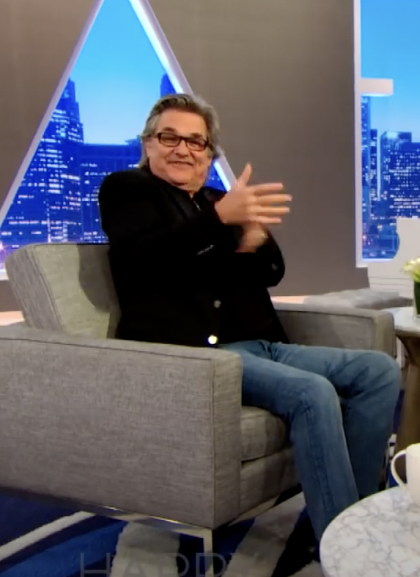 Kurt Russell comparte detalles sobre su primera cita con Goldie Hawn, en un vídeo de YouTube, fechado el 21 de abril de 2017 | Fuente: Youtube/HarryConnickJROfficial