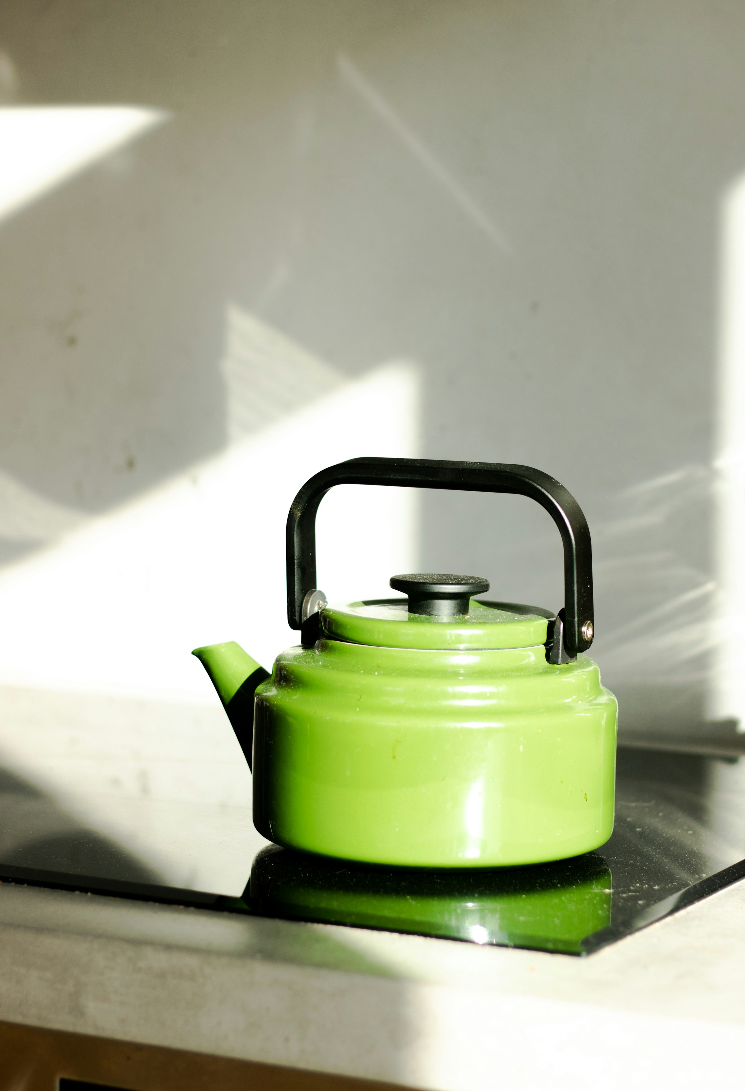 Una tetera verde en el fogón | Foto: Unsplash