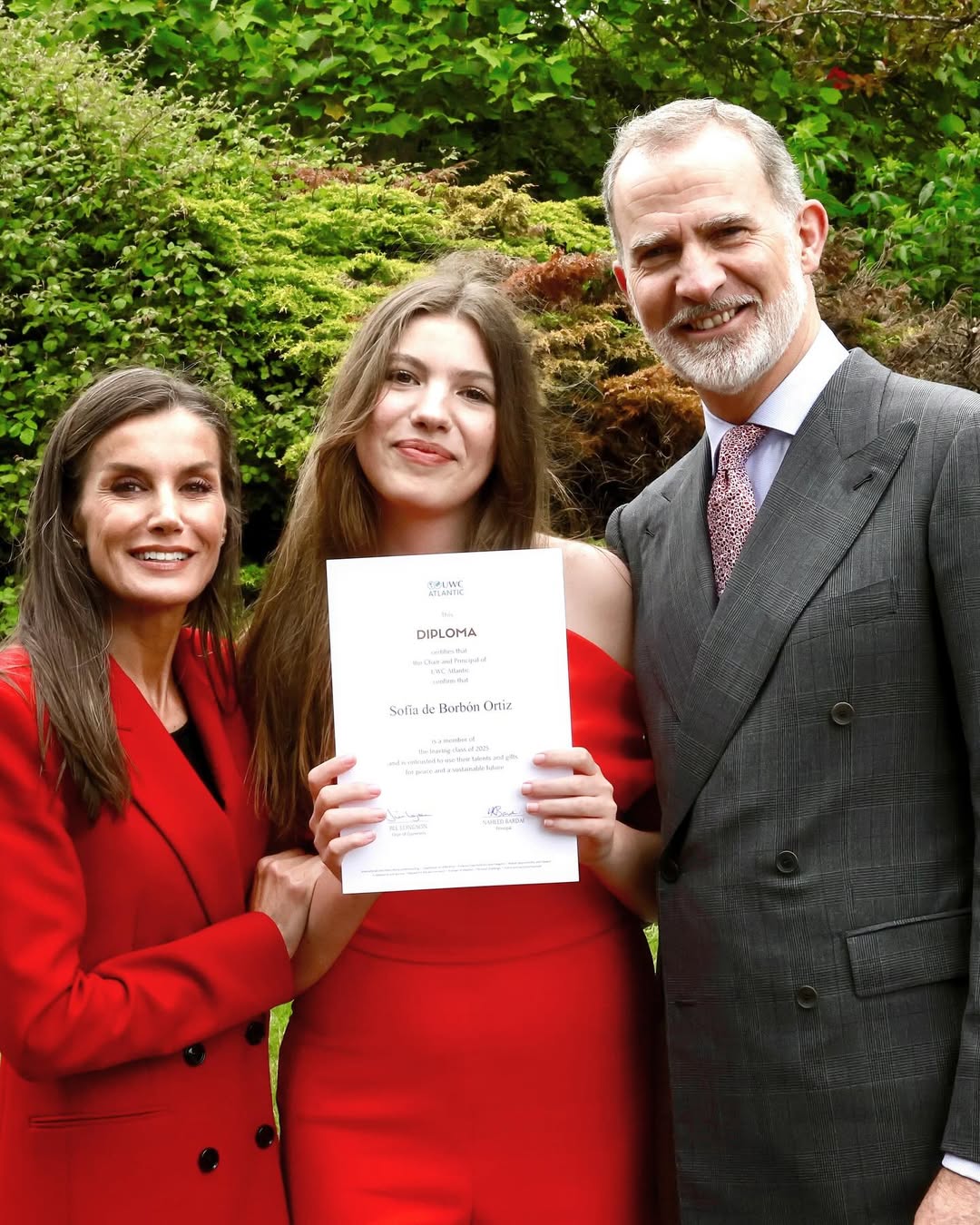 Los reyes de España, Letizia y Felipe VI acompañaron a la Infanta Sofía en su graduación de bachillerato. | Fuente: Instagram/casareal.es