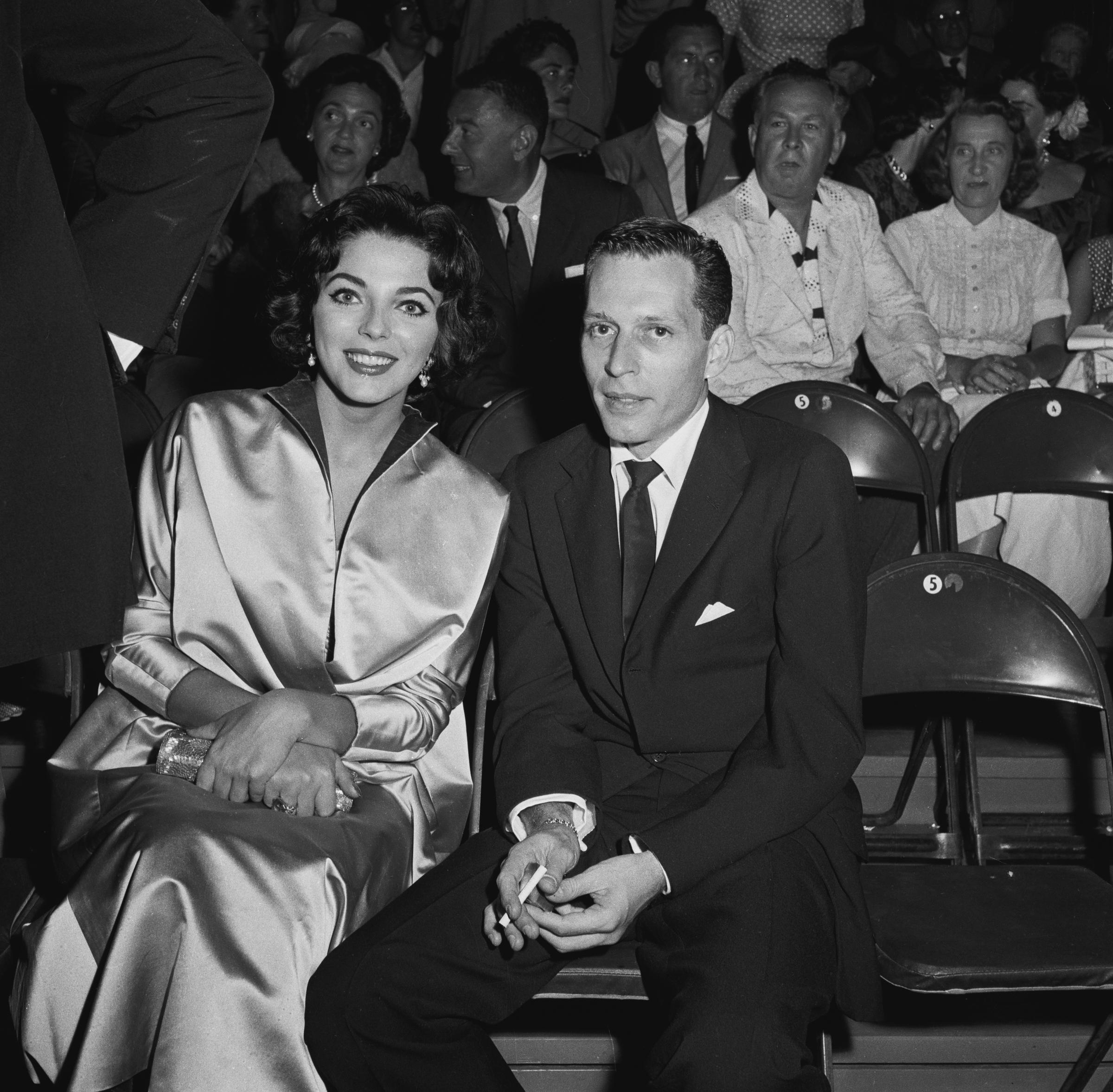 Joan Collins y Arthur Loew Jr. hacia 1957. | Fuente: Getty Images