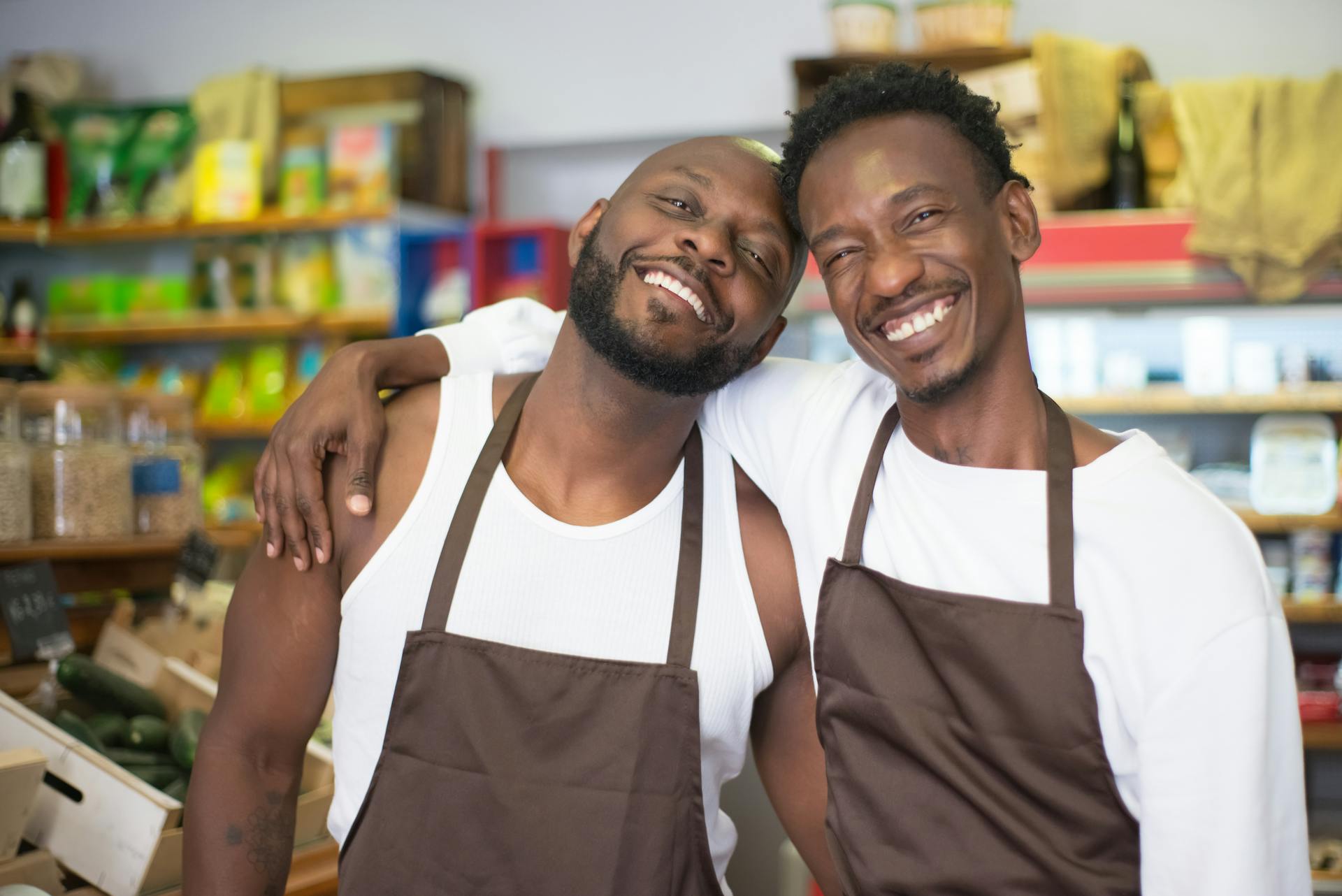 Empleados de una tienda de comestibles | Fuente: Pexels