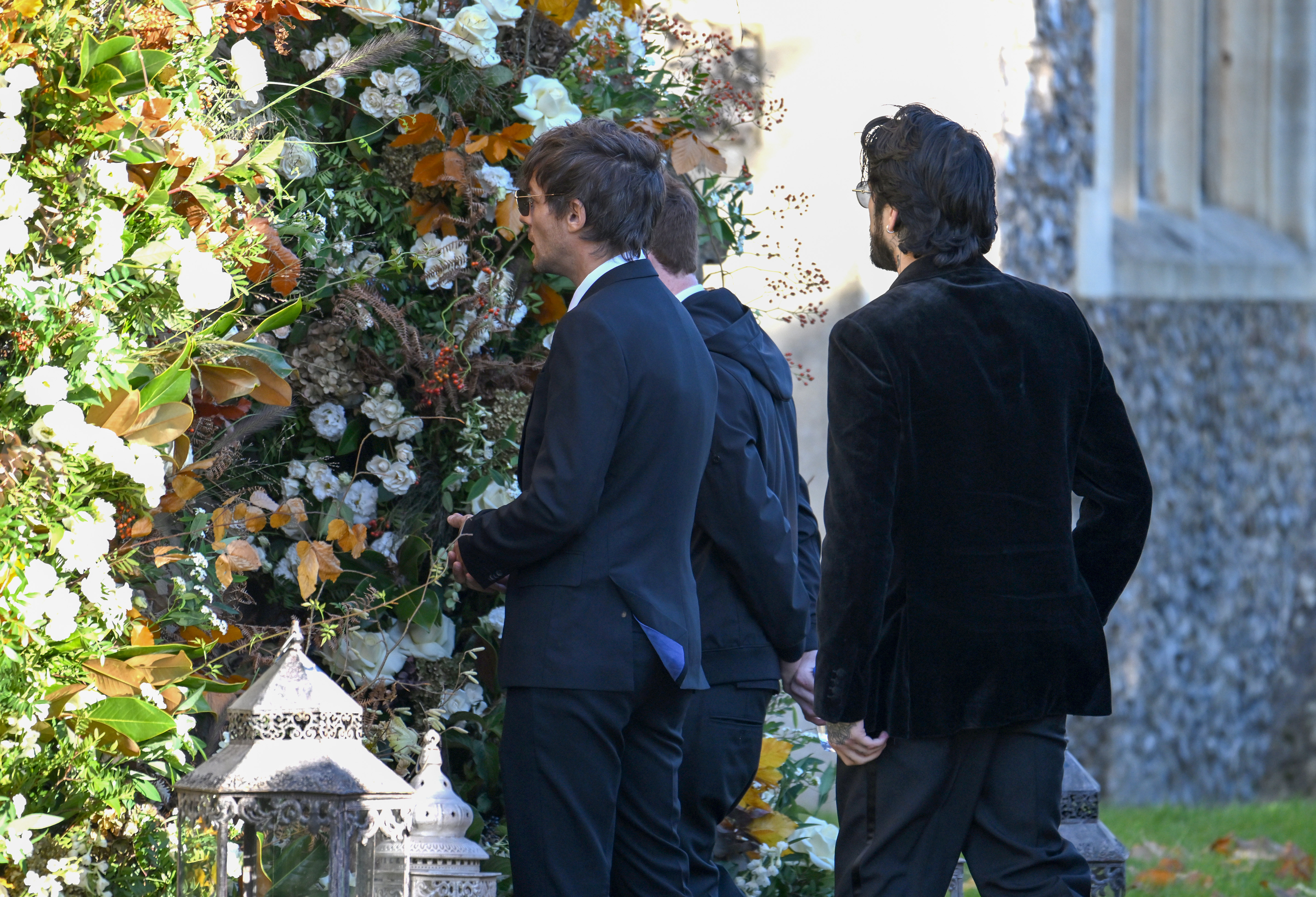 Louis Tomlinson y Zayn Malik en el funeral de Liam Payne el 20 de noviembre de 2024 en Amersham, Inglaterra | Fuente: Getty Images