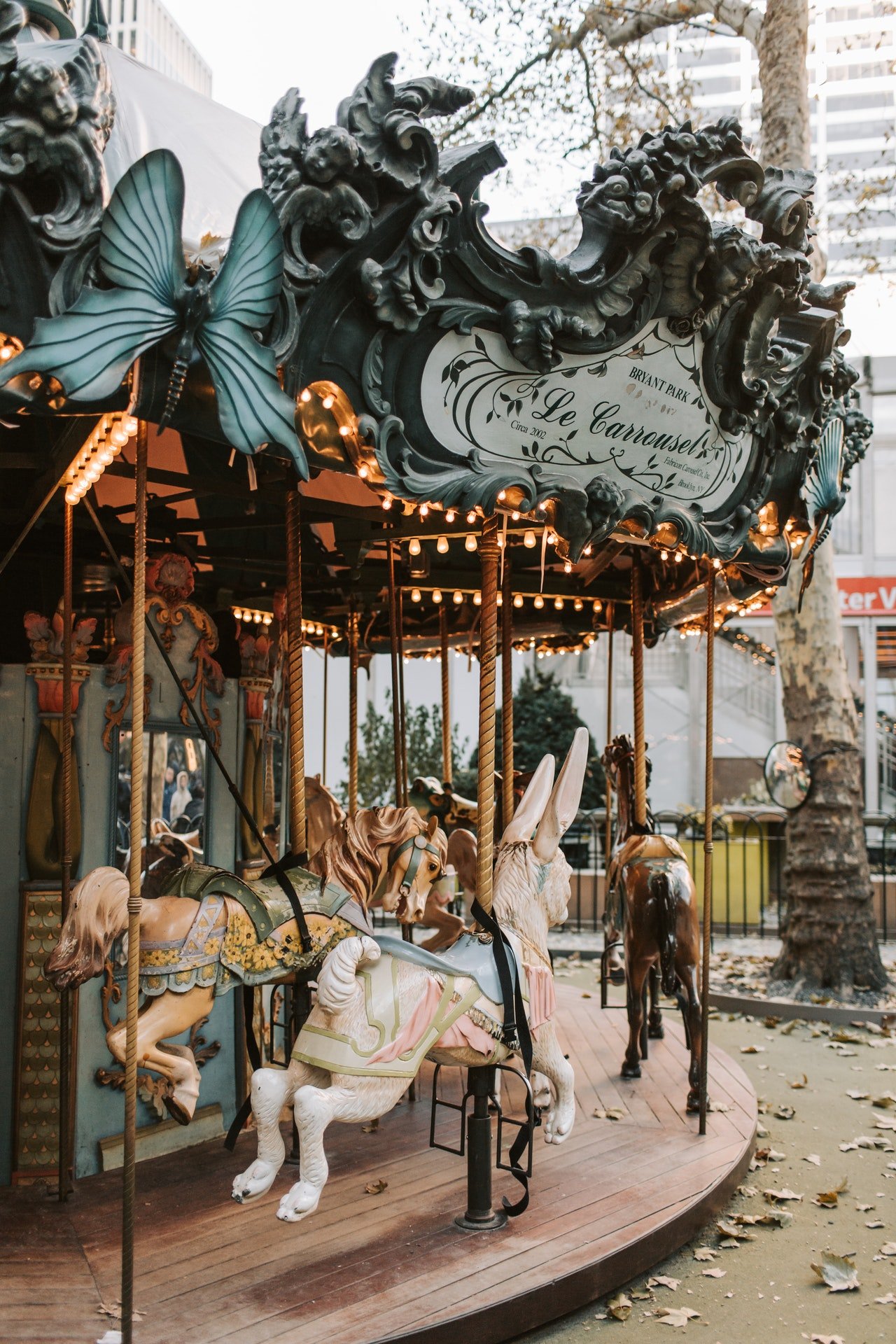 Carrusel en un parque de diversiones. | Foto: Pexels