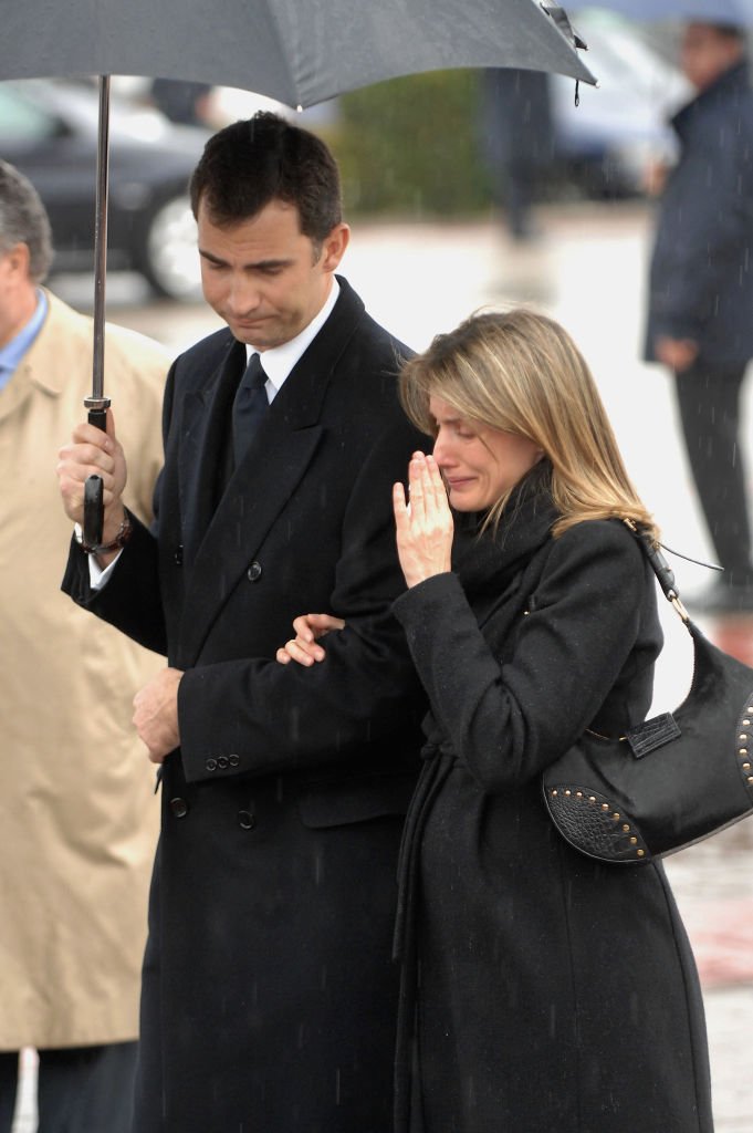 Felipe VI y Letizia de España en el funeral de Erika Ortiz, el 08 de febrero de 2007. | Foto: Getty Images