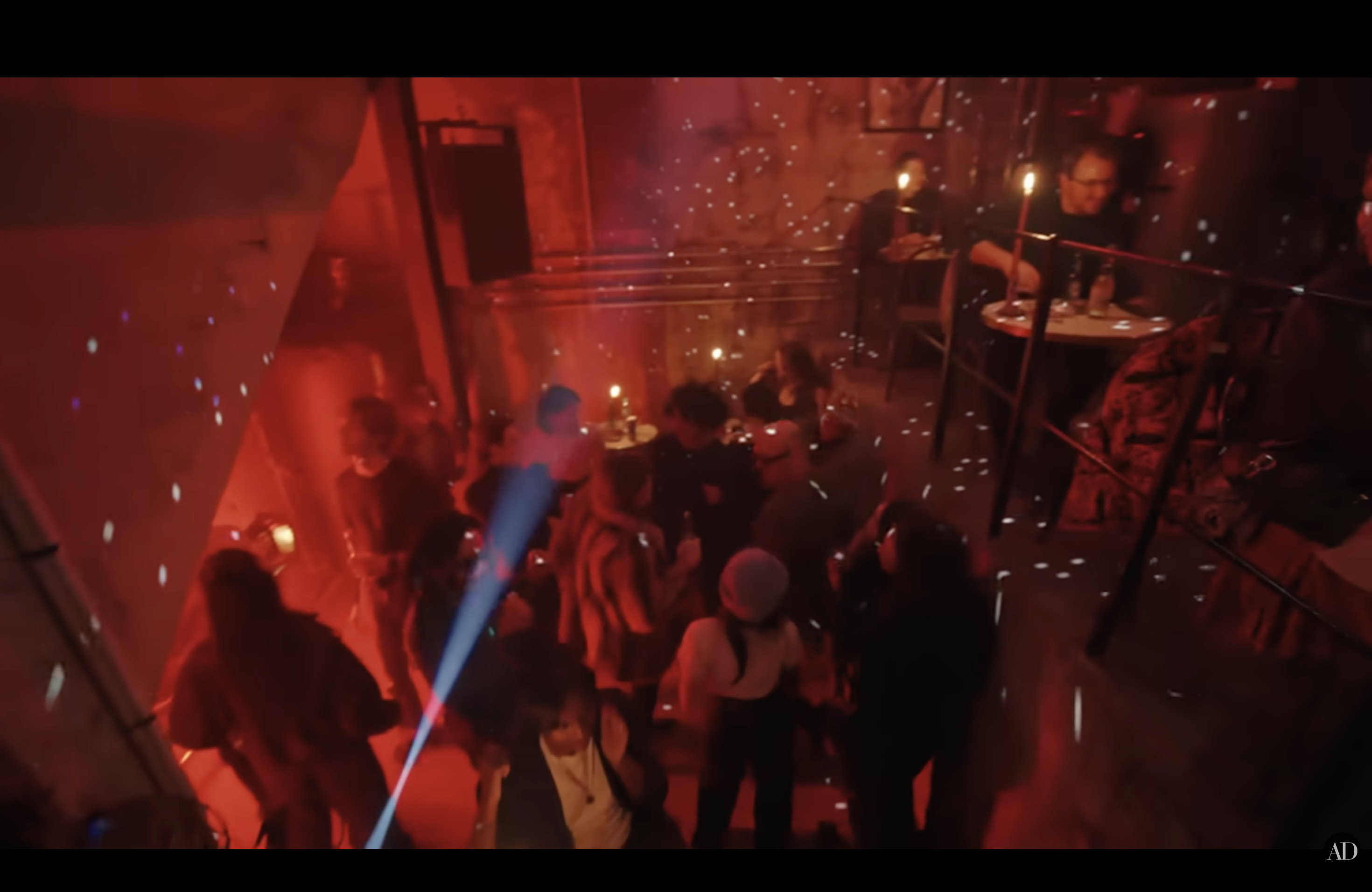 El bar clandestino privado de Lenny Kravitz, publicado el 15 de abril de 2025 | Fuente: YouTube/Architectural Digest