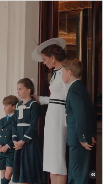El príncipe Louis de Gales, la princesa Charlotte de Gales, Catherine, princesa de Gales, y el príncipe George de Gales asisten a la Trooping the Colour en Londres, Inglaterra, en un vídeo de Instagram fechado el 15 de junio de 2024. | Fuente: Instagram/princeandprincessofwales/