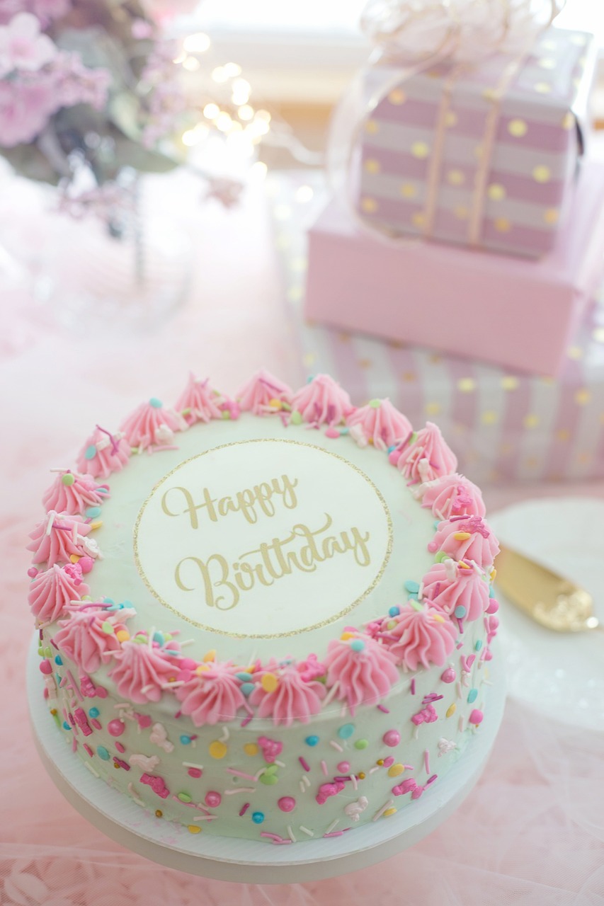 Pastel de cumpleaños rosa | Fuente: Pixabay