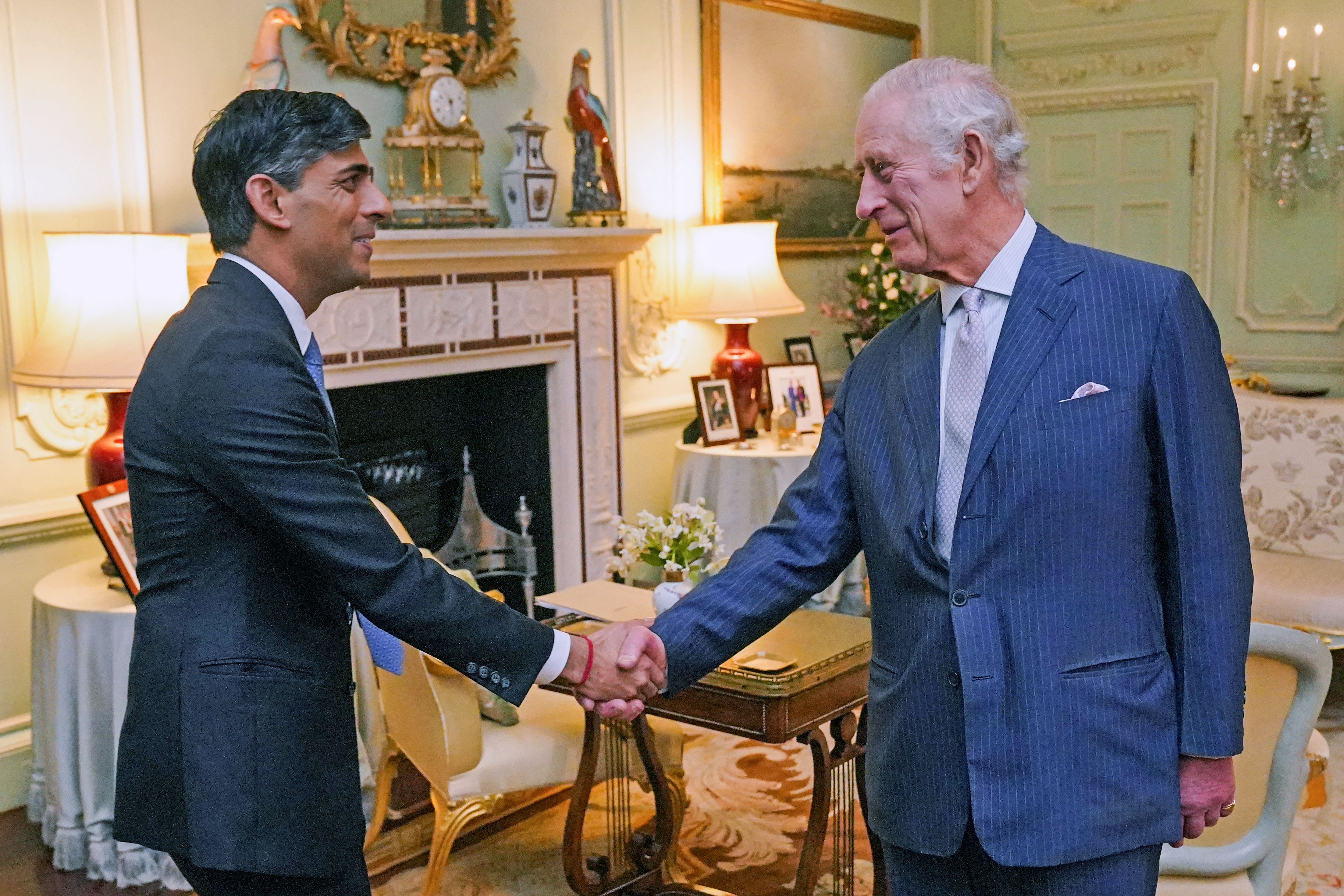 El primer ministro Rishi Sunak y el rey Charles III se reúnen en el Palacio de Buckingham, en el centro de Londres, el 21 de febrero de 2024 | Fuente: Getty Images