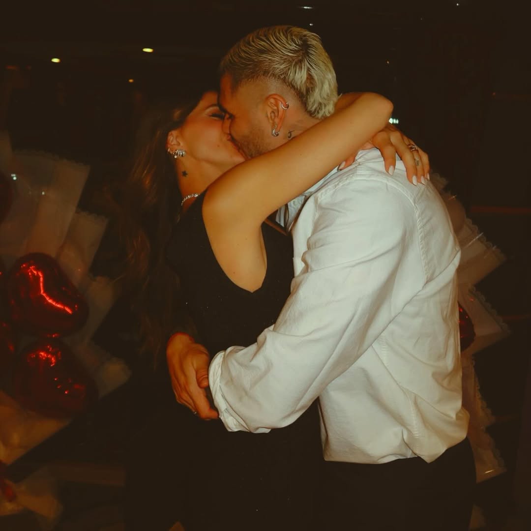 La China Suárez y Mauro Icardi se besan durante el festejo del cumpleaños de la actriz | Fuente: Instagram/mauroicardi