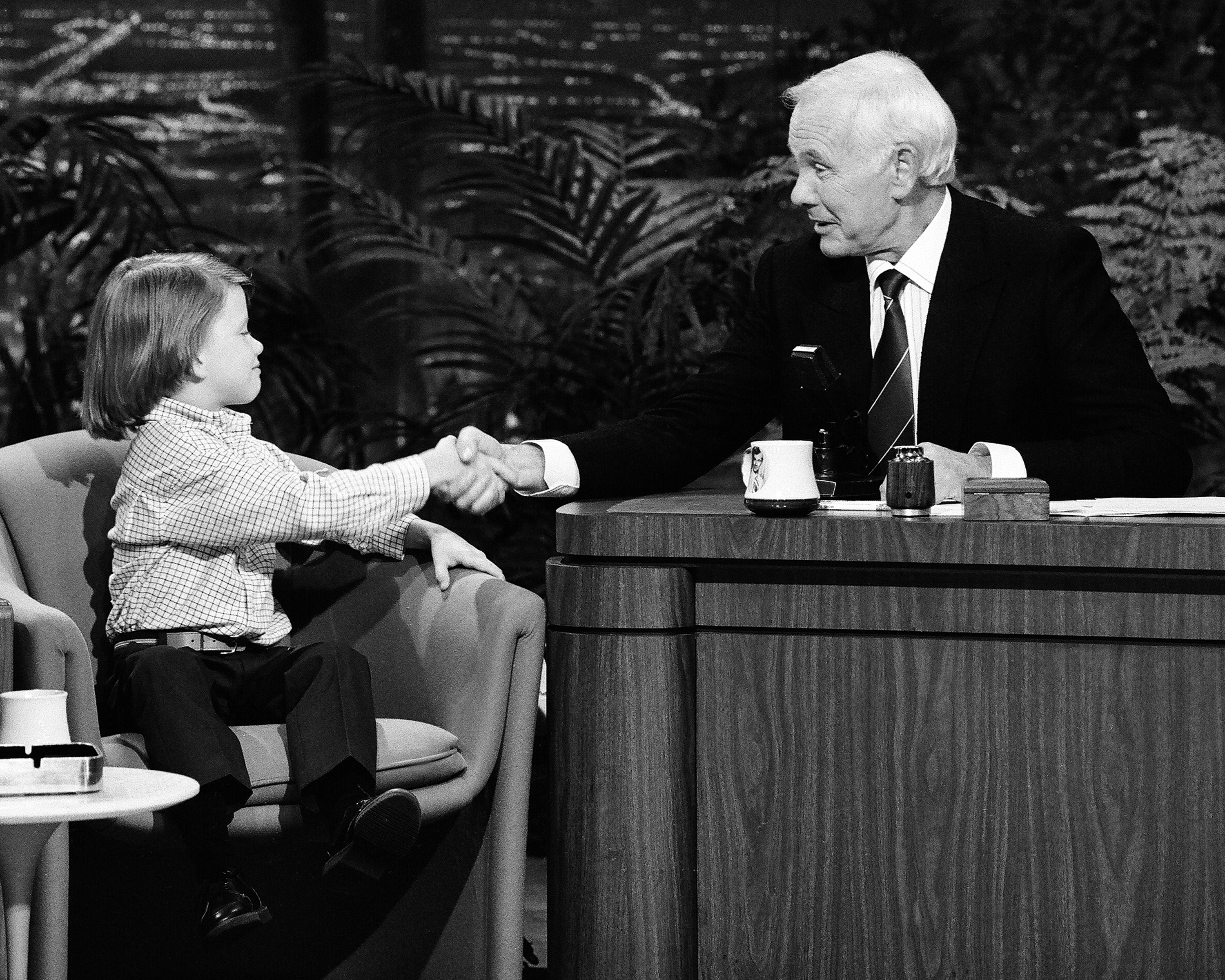 La estrella de "Problem Child" durante una entrevista con Johnny Carson el 25 de julio de 1990 | Fuente: Getty Images