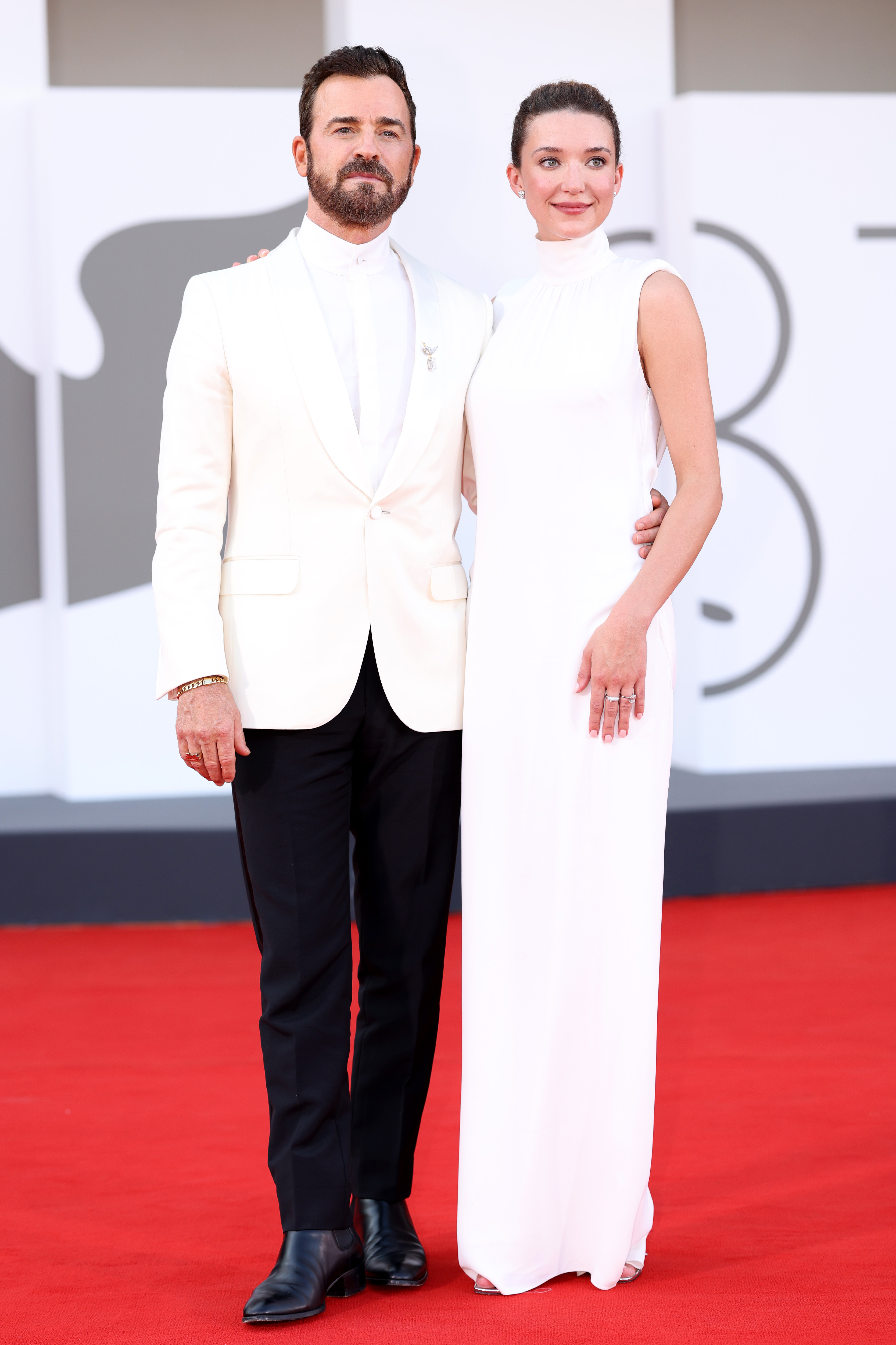 Justin Theroux y Nicole Brydon Bloom | Fuente: Getty Images