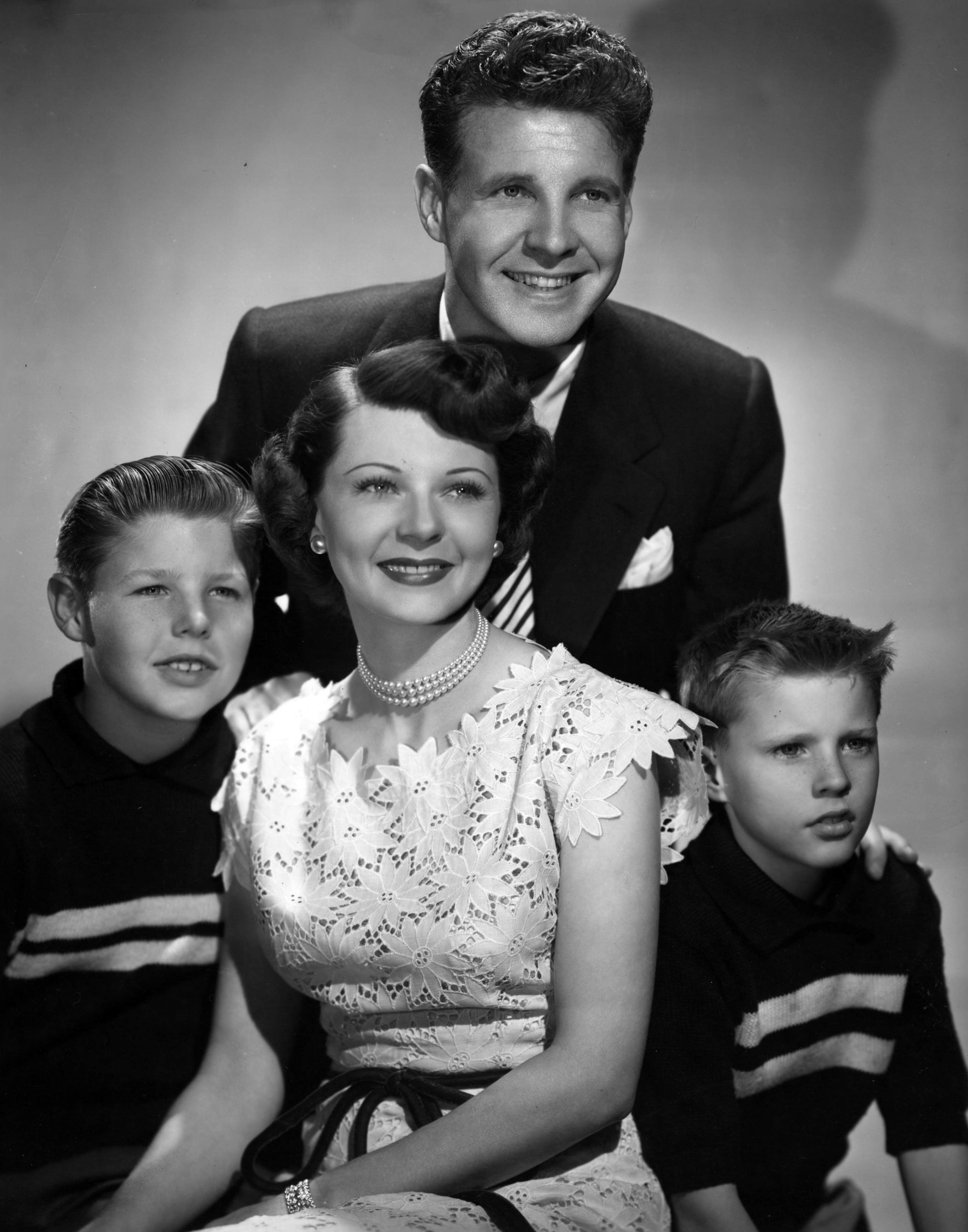 Retrato familiar del cantante publicado en 1946 | Foto: Getty Images