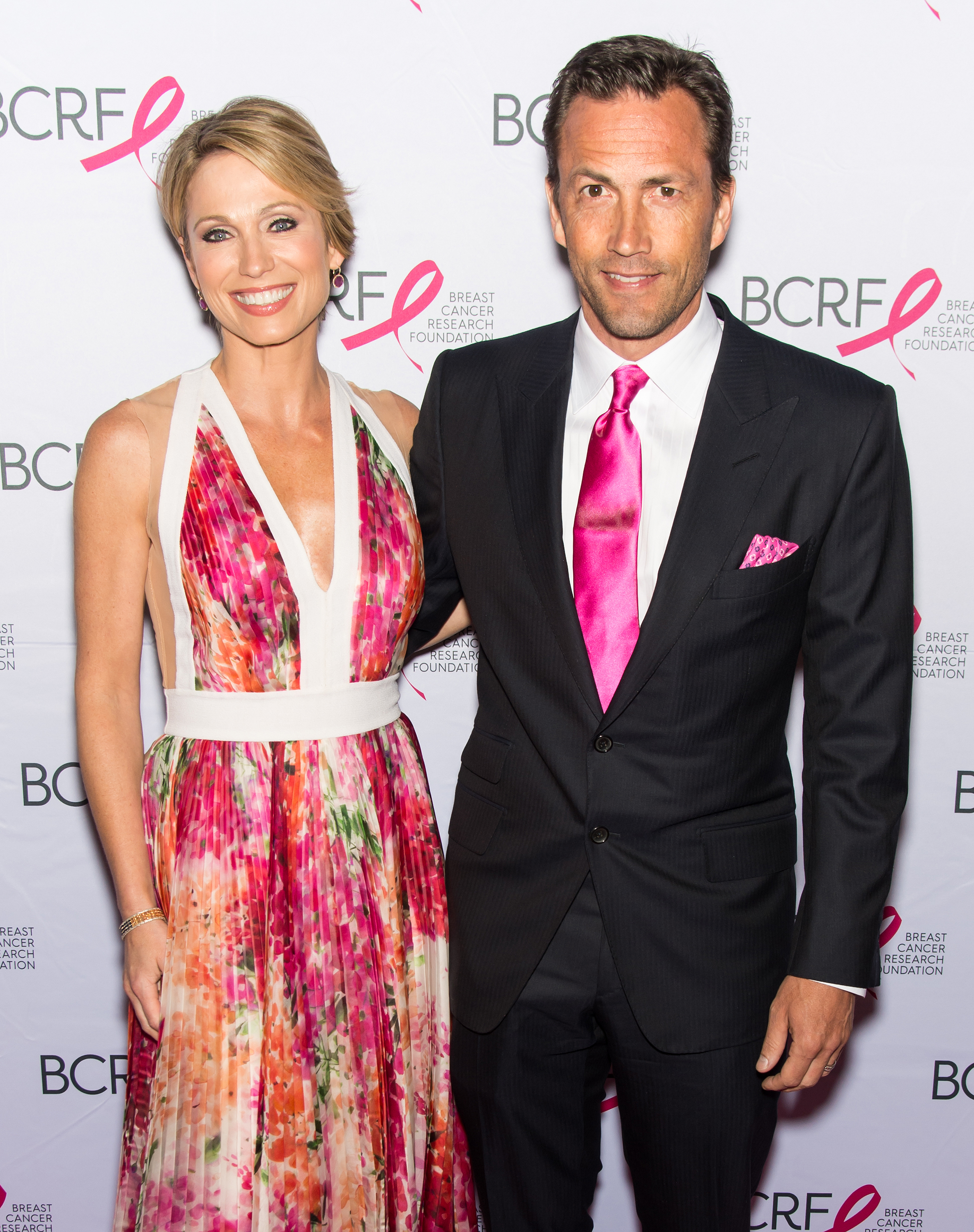 Amy Robach con el ex galán de Hollywood asistiendo a la Pink Carpet Party de The Breast Cancer Research Foundation el 30 de abril de 2015 | Fuente: Getty Images