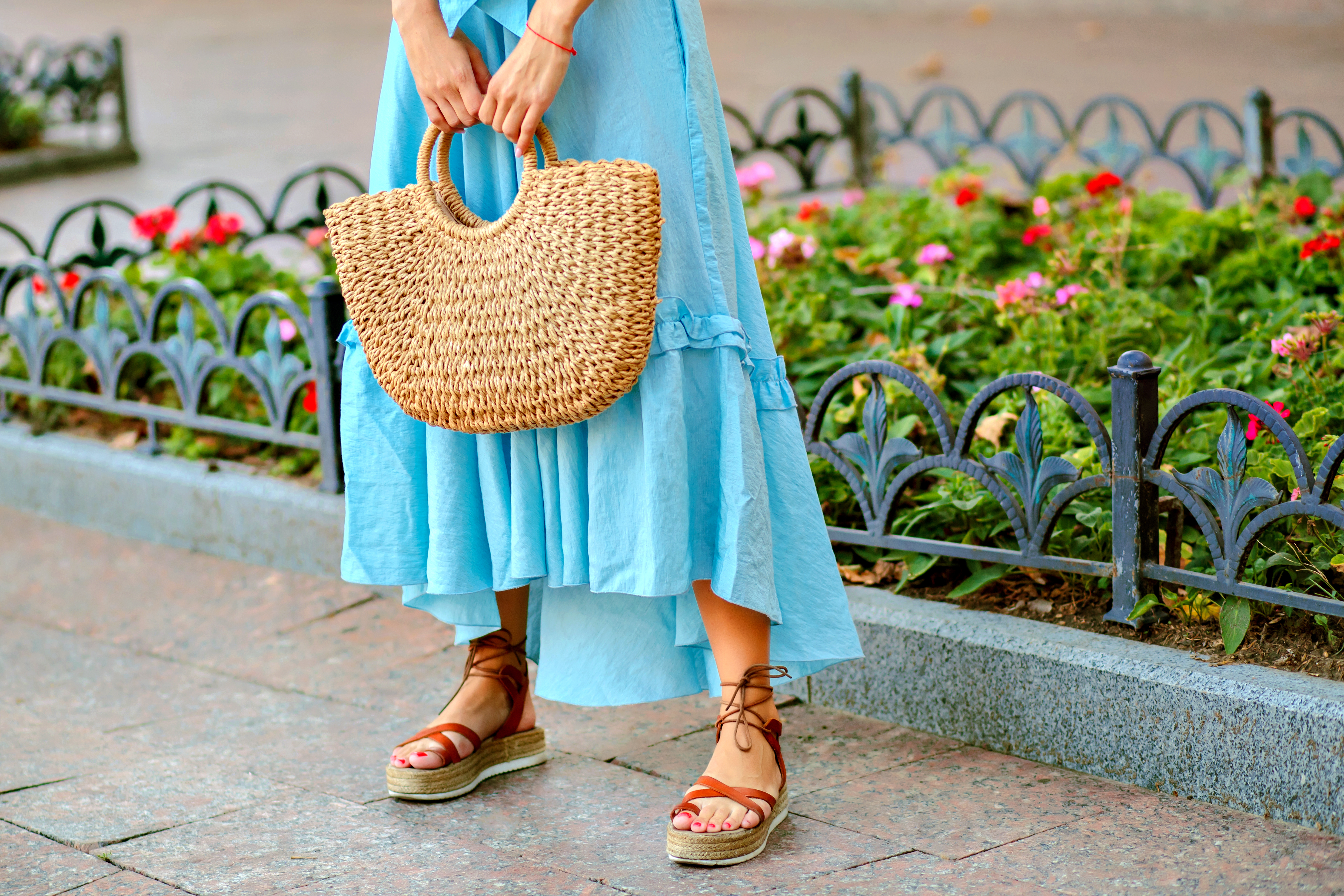 Una mujer con un vestido de verano. | Foto: Shutterstock