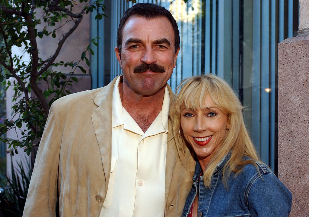 Tom Selleck y Jillie Mack en el 8º Aniversario del Grand Havana Room y el estreno de los documentales de James Orr en julio de 2003 en Beverly Hills, California. | Foto: Getty Images