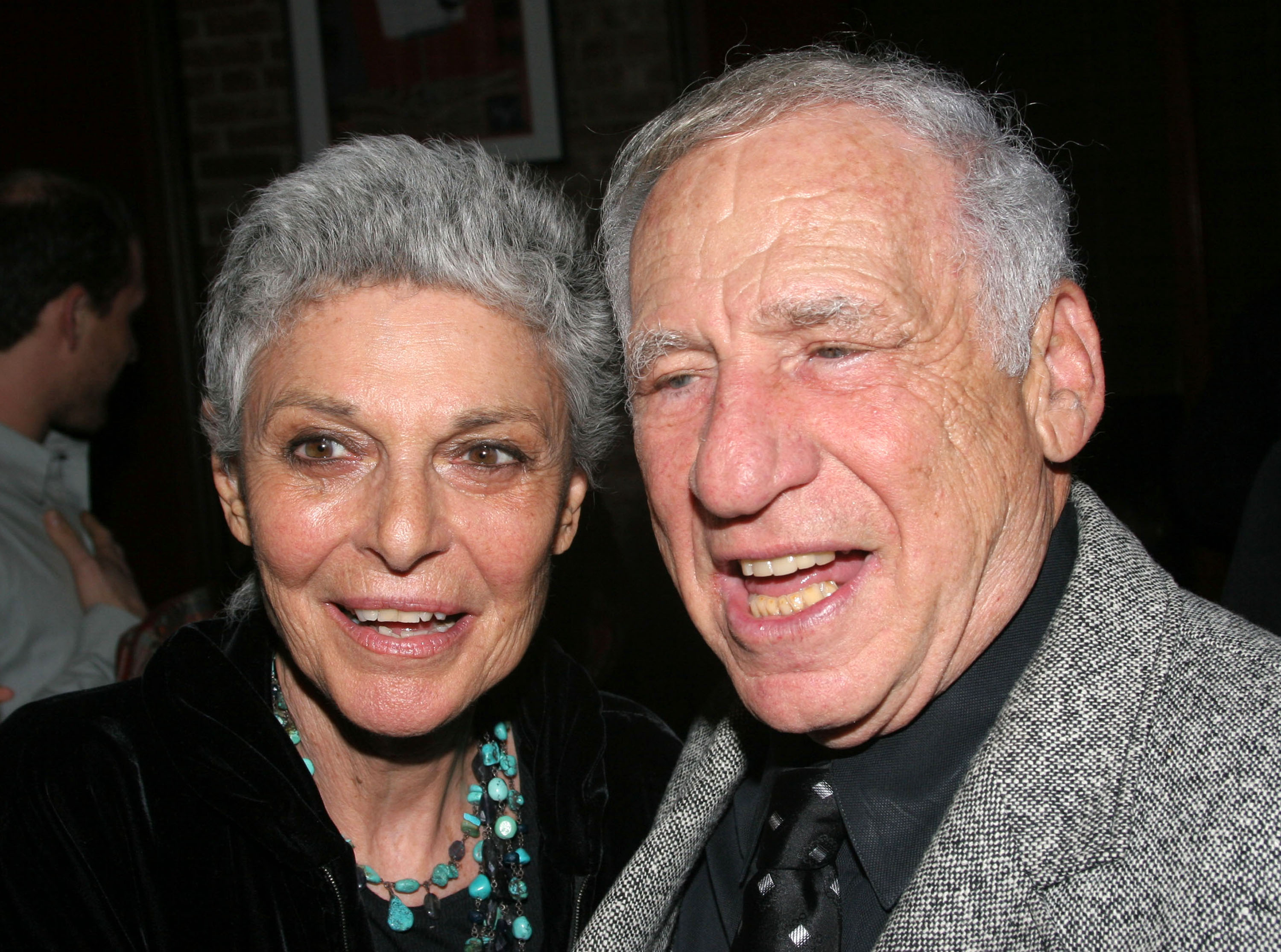 Mel Brooks y Anne Bancroft durante la recepción del elenco de "The Producers" para dar la bienvenida a Richard Kind y Alan Ruck, de Spin City, a Broadway el 11 de enero de 2005 en Nueva York. | Fuente: Getty Images