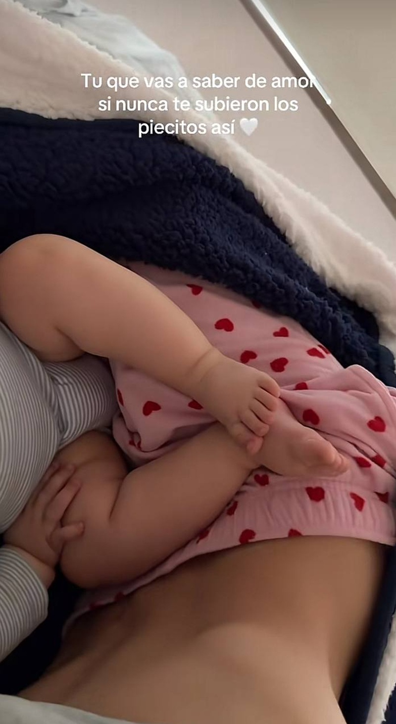 Carolina Flores mostrando a su bebé | Fuente: TikTok/carolinaff444