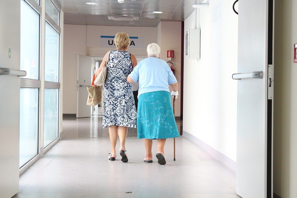 Anciana en hospital / Imagen tomada de: Pixabay