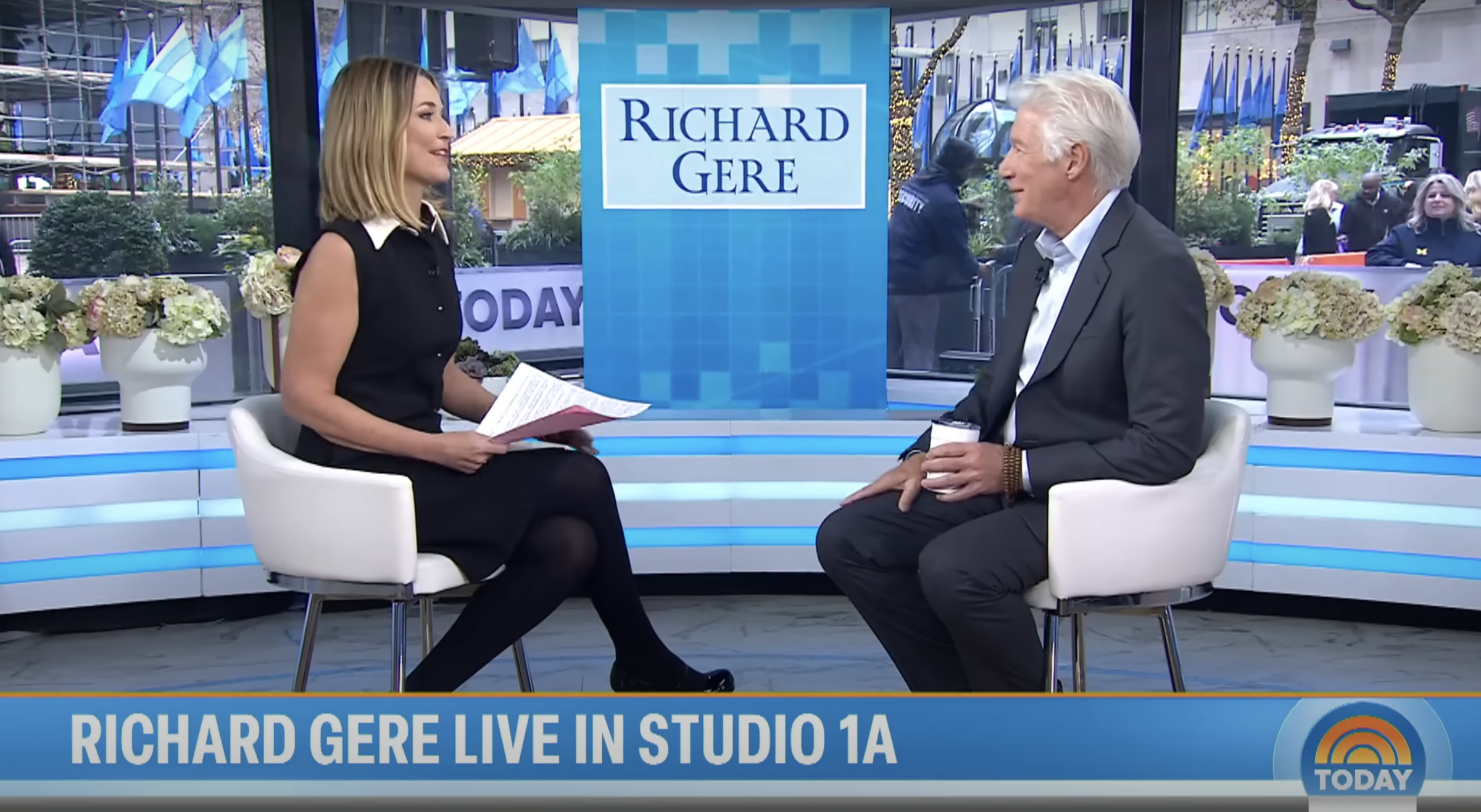 Savannah Guthrie y Richard Gere aparecen en un vídeo compartido el 20 de noviembre de 2024 | Fuente: YouTube/TODAY