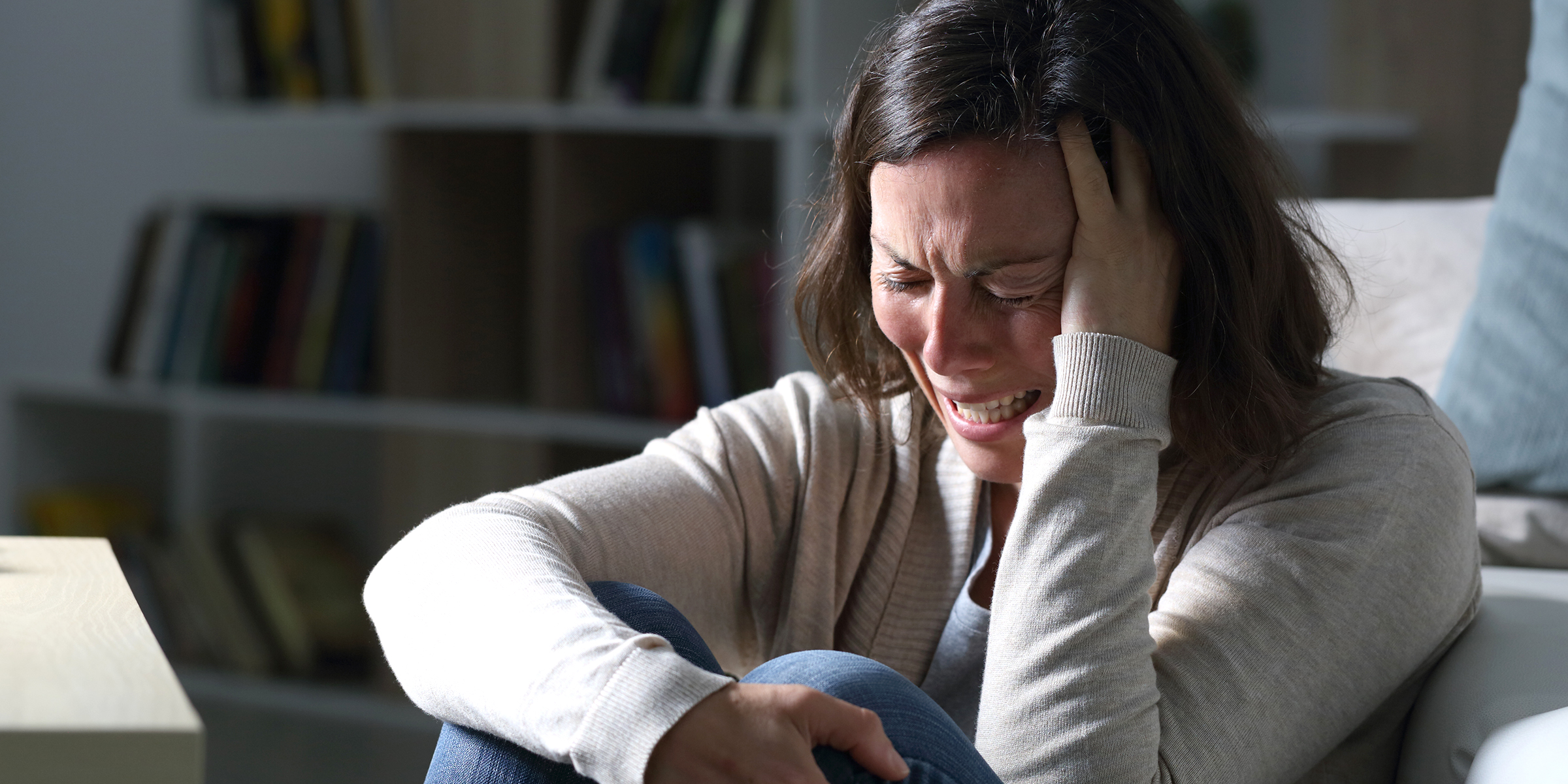 Mujer llorando | Fuente: Shutterstock
