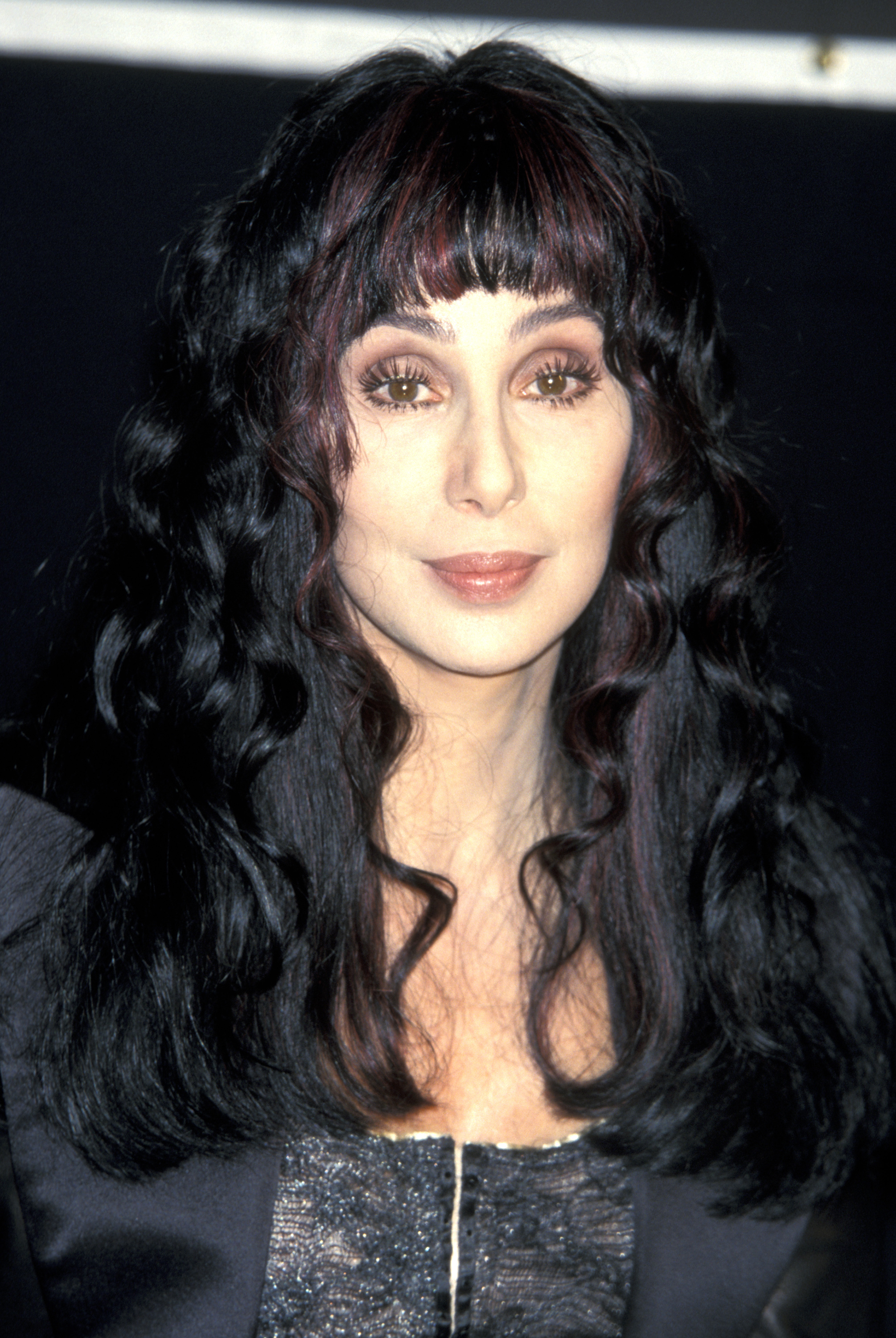 Cher durante la firma de su libro el 13 de noviembre de 1998 en Los Ángeles, California | Fuente: Getty Images